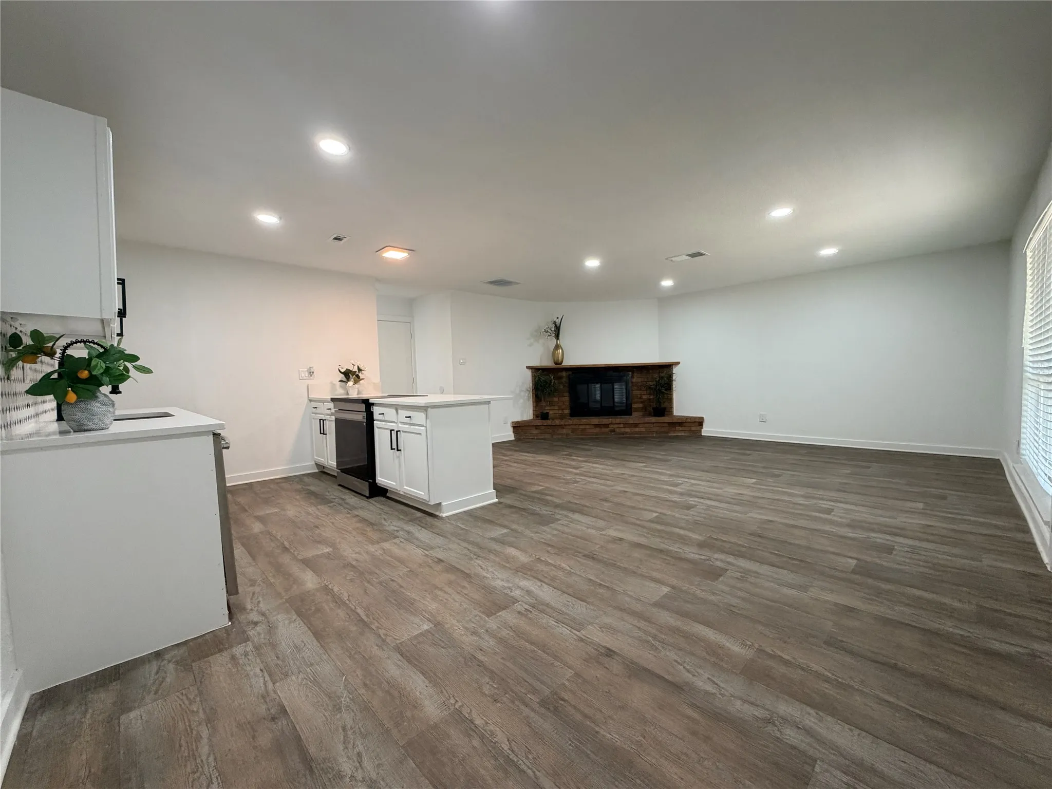 Single Family Residence For Sale in Collin County , 124 W Way Drive, Allen, Texas 75002, 3 Bedroom, 2 Bathroom, 2 Garage spaces, 1,430 Sqft, built in 1978, mls#21368370, Real Estate Agent in Allen, Homes For Sale in Collin county, Homes For Sale in Allen, Realtor in Allen Texas, Real Estate Brokerage Independent Realty Texas, Luminita Cordes Realtor