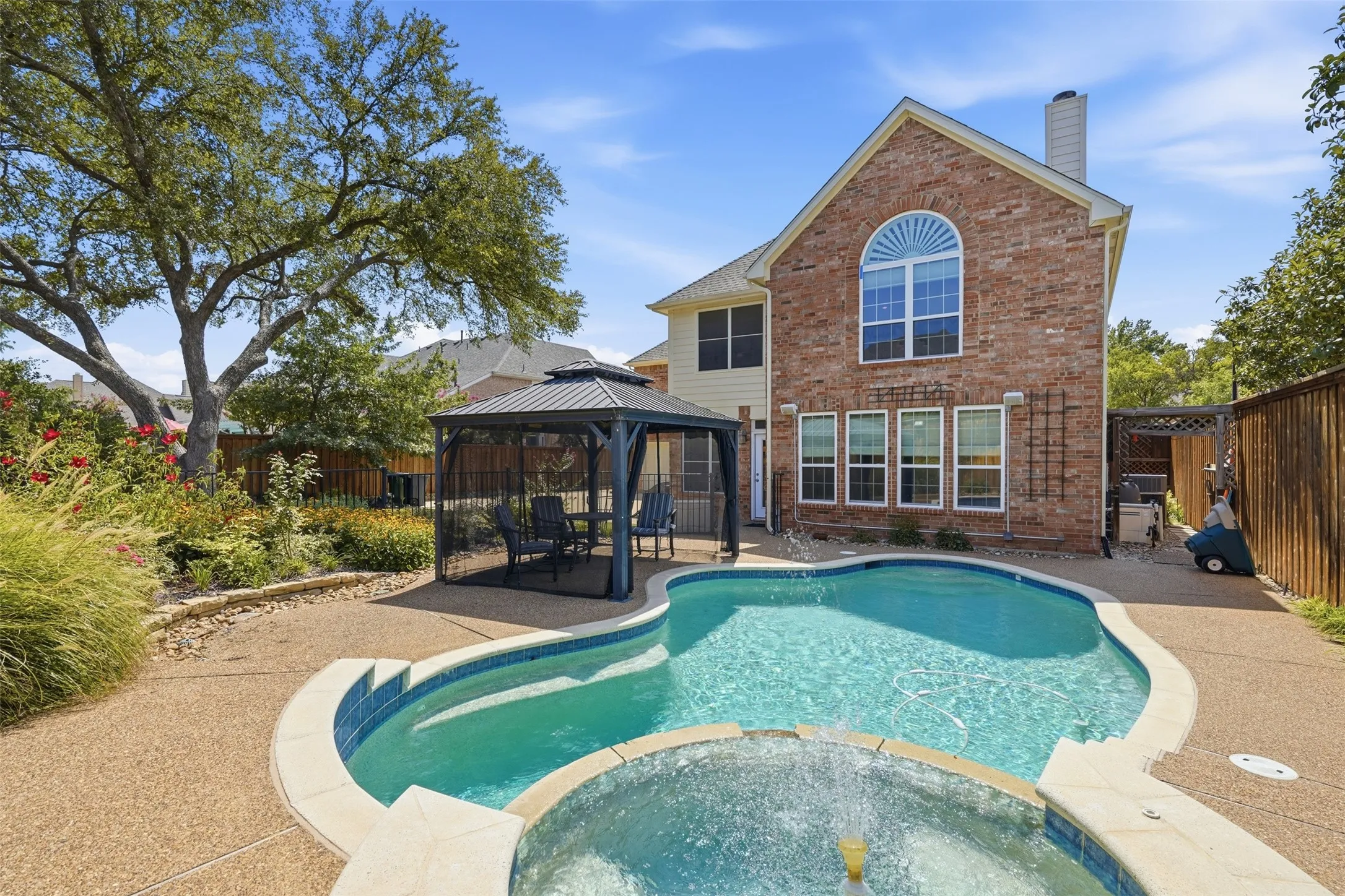 Single Family Residence For Rent in Tarrant County , 4113 Williams Court, Grapevine, Texas 76051, 4 Bedroom, 4 Bathroom, 2 Garage spaces, 3,590 Sqft, built in 1993, mls#21368286, Real Estate Agent in Grapevine, Homes For Rent in Tarrant county, Homes For Rent in Grapevine, Realtor in Grapevine Texas, Real Estate Brokerage Independent Realty Texas, Luminita Cordes Realtor