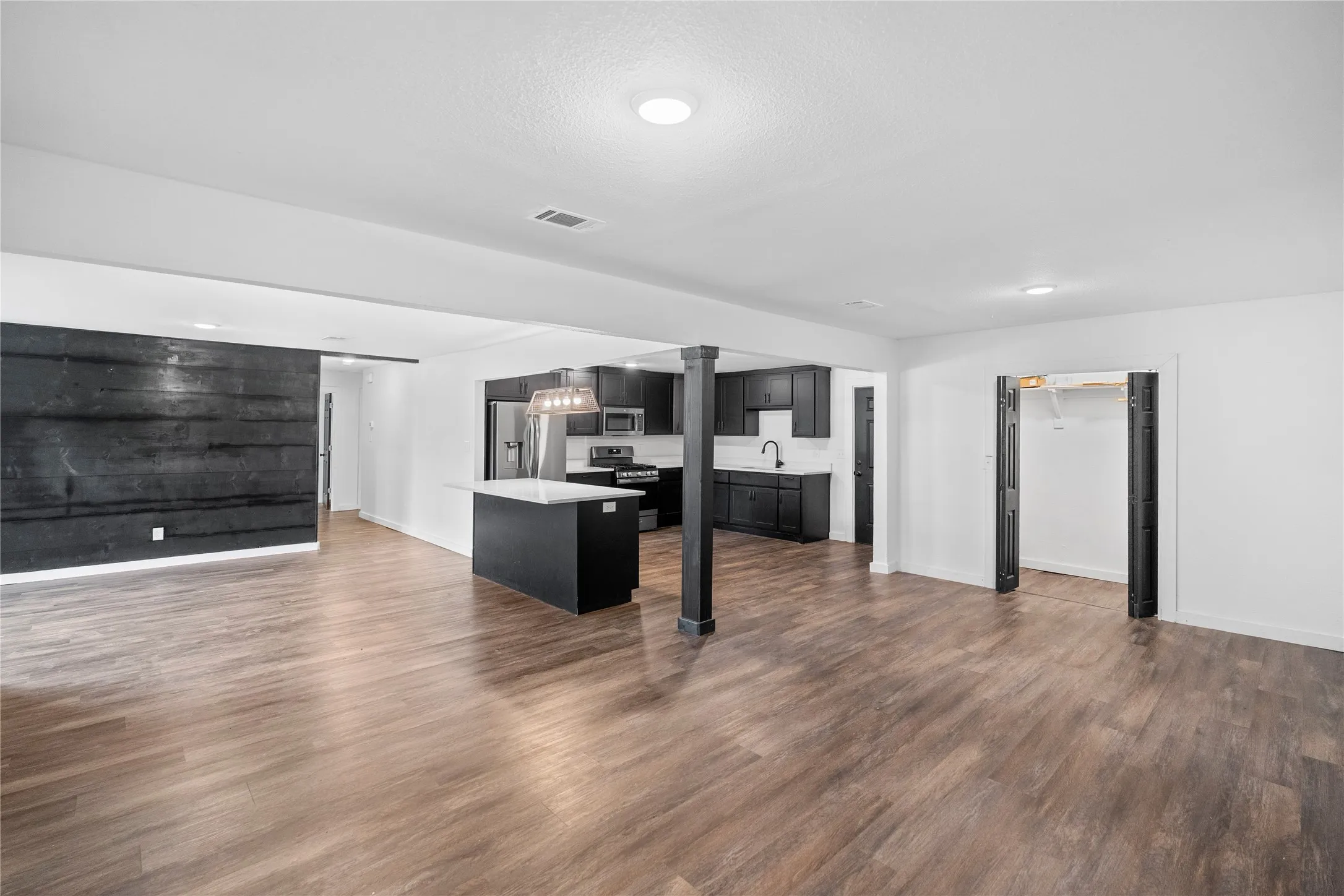 Single Family Residence For Sale in Hopkins County , 1613 Irwin Lane, Sulphur Springs, Texas 75482, 3 Bedroom, 2 Bathroom, Garage spaces, 1,514 Sqft, built in 1956, Price $235,000, mls#21368385, Real Estate Agent in Sulphur Springs, Homes For Sale in Hopkins county, Homes For Sale in Sulphur Springs, Realtor in Sulphur Springs Texas, Real Estate Brokerage Independent Realty Texas, Luminita Cordes Realtor
