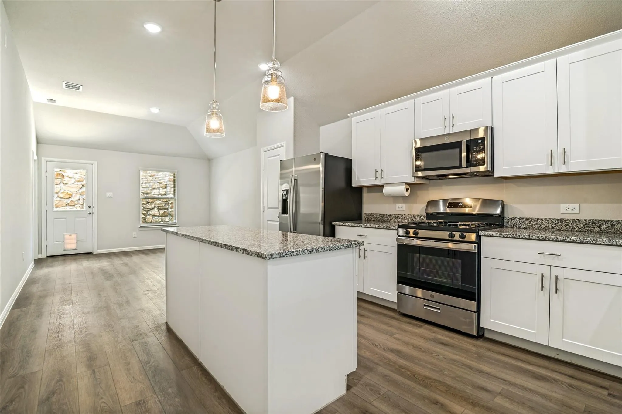 Single Family Residence For Rent in Dallas County , 1801 Hazer Lane, Mesquite, Texas 75149, 3 Bedroom, 3 Bathroom, 2 Garage spaces, 1,699 Sqft, built in 2025, mls#21368264, Real Estate Agent in Mesquite, Homes For Rent in Dallas county, Homes For Rent in Mesquite, Realtor in Mesquite Texas, Real Estate Brokerage Independent Realty Texas, Luminita Cordes Realtor