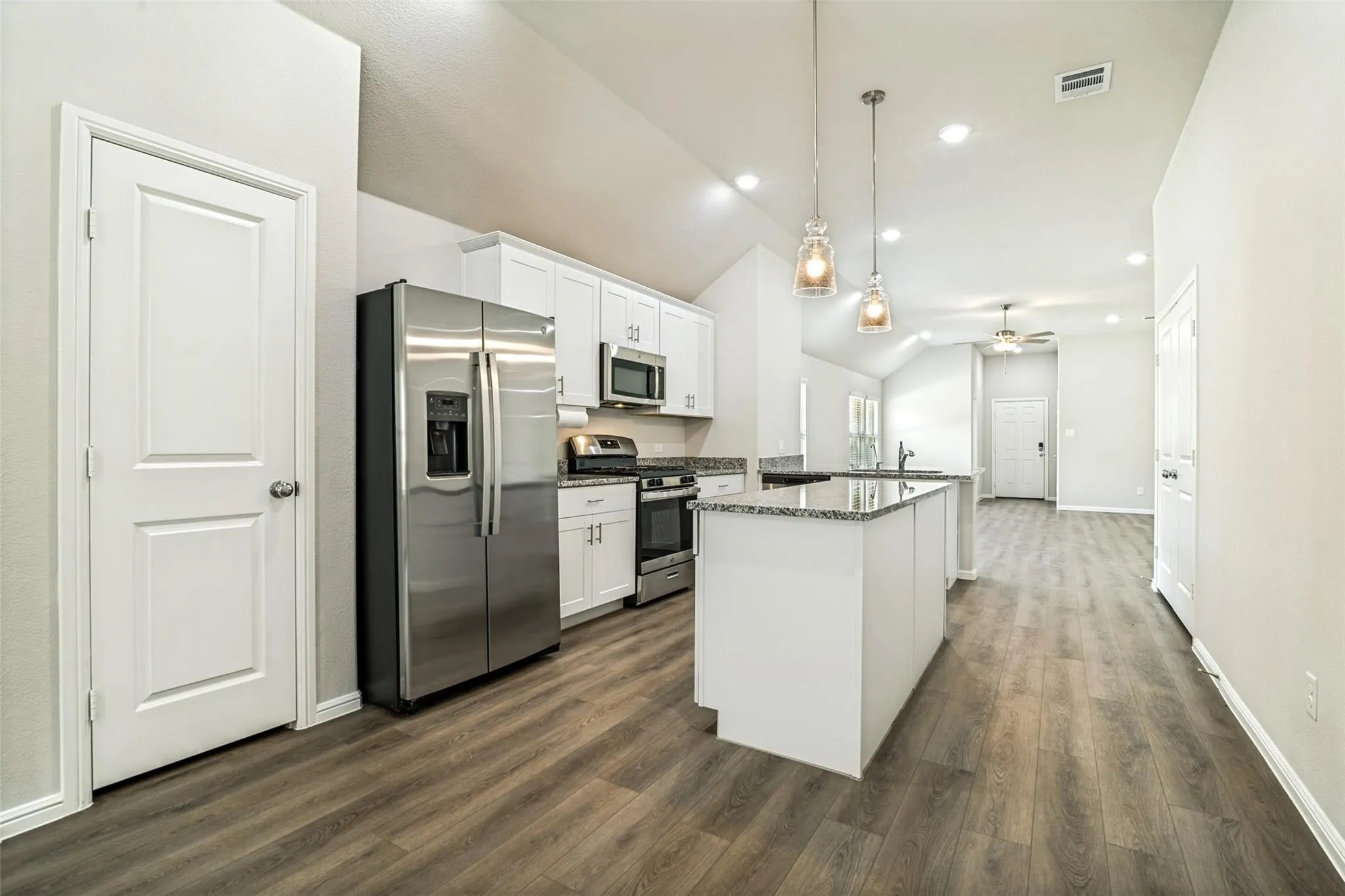 Single Family Residence For Rent in Dallas County , 1801 Hazer Lane, Mesquite, Texas 75149, 3 Bedroom, 3 Bathroom, 2 Garage spaces, 1,699 Sqft, built in 2025, mls#21368264, Real Estate Agent in Mesquite, Homes For Rent in Dallas county, Homes For Rent in Mesquite, Realtor in Mesquite Texas, Real Estate Brokerage Independent Realty Texas, Luminita Cordes Realtor
