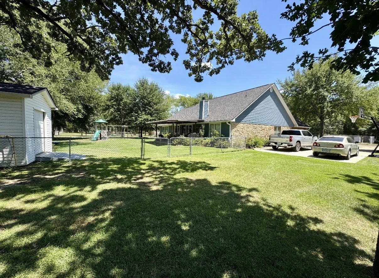 Single Family Residence For Sale in Henderson County , 3 Jupiter Road, Star Harbor, Texas 75148, 3 Bedroom, 2 Bathroom, 3 Garage spaces, 1,962 Sqft, built in 2008, Price $399,000, mls#21368350, Real Estate Agent in Star Harbor, Homes For Sale in Henderson county, Homes For Sale in Star Harbor, Realtor in Star Harbor Texas, Real Estate Brokerage Independent Realty Texas, Luminita Cordes Realtor