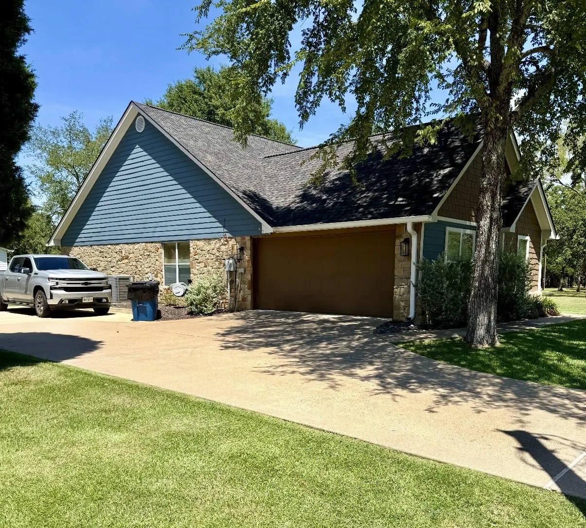 Single Family Residence For Sale in Henderson County , 3 Jupiter Road, Star Harbor, Texas 75148, 3 Bedroom, 2 Bathroom, 3 Garage spaces, 1,962 Sqft, built in 2008, Price $399,000, mls#21368350, Real Estate Agent in Star Harbor, Homes For Sale in Henderson county, Homes For Sale in Star Harbor, Realtor in Star Harbor Texas, Real Estate Brokerage Independent Realty Texas, Luminita Cordes Realtor