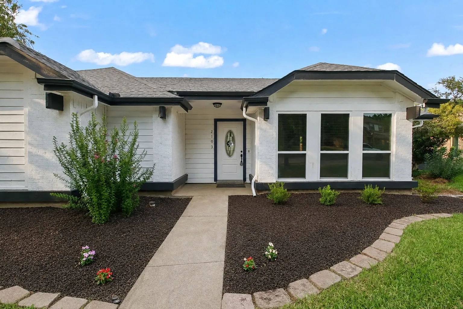 Single Family Residence For Sale in Denton County , 2103 Stein Way, Carrollton, Texas 75007, 3 Bedroom, 2 Bathroom, 2 Garage spaces, 1,535 Sqft, built in 1983, mls#21367543, Real Estate Agent in Carrollton, Homes For Sale in Denton county, Homes For Sale in Carrollton, Realtor in Carrollton Texas, Real Estate Brokerage Independent Realty Texas, Luminita Cordes Realtor