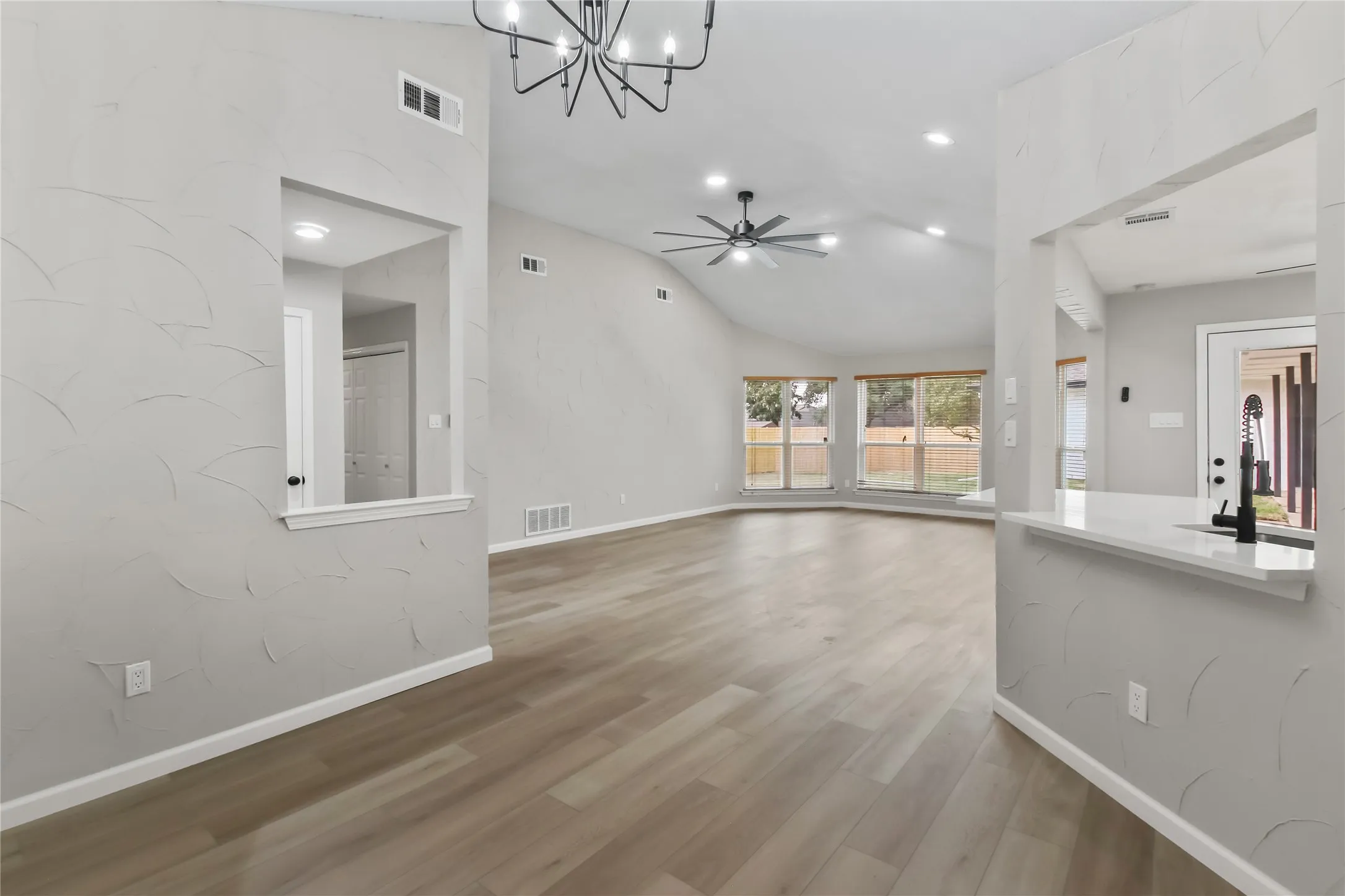 Single Family Residence For Sale in Denton County , 2103 Stein Way, Carrollton, Texas 75007, 3 Bedroom, 2 Bathroom, 2 Garage spaces, 1,535 Sqft, built in 1983, mls#21367543, Real Estate Agent in Carrollton, Homes For Sale in Denton county, Homes For Sale in Carrollton, Realtor in Carrollton Texas, Real Estate Brokerage Independent Realty Texas, Luminita Cordes Realtor