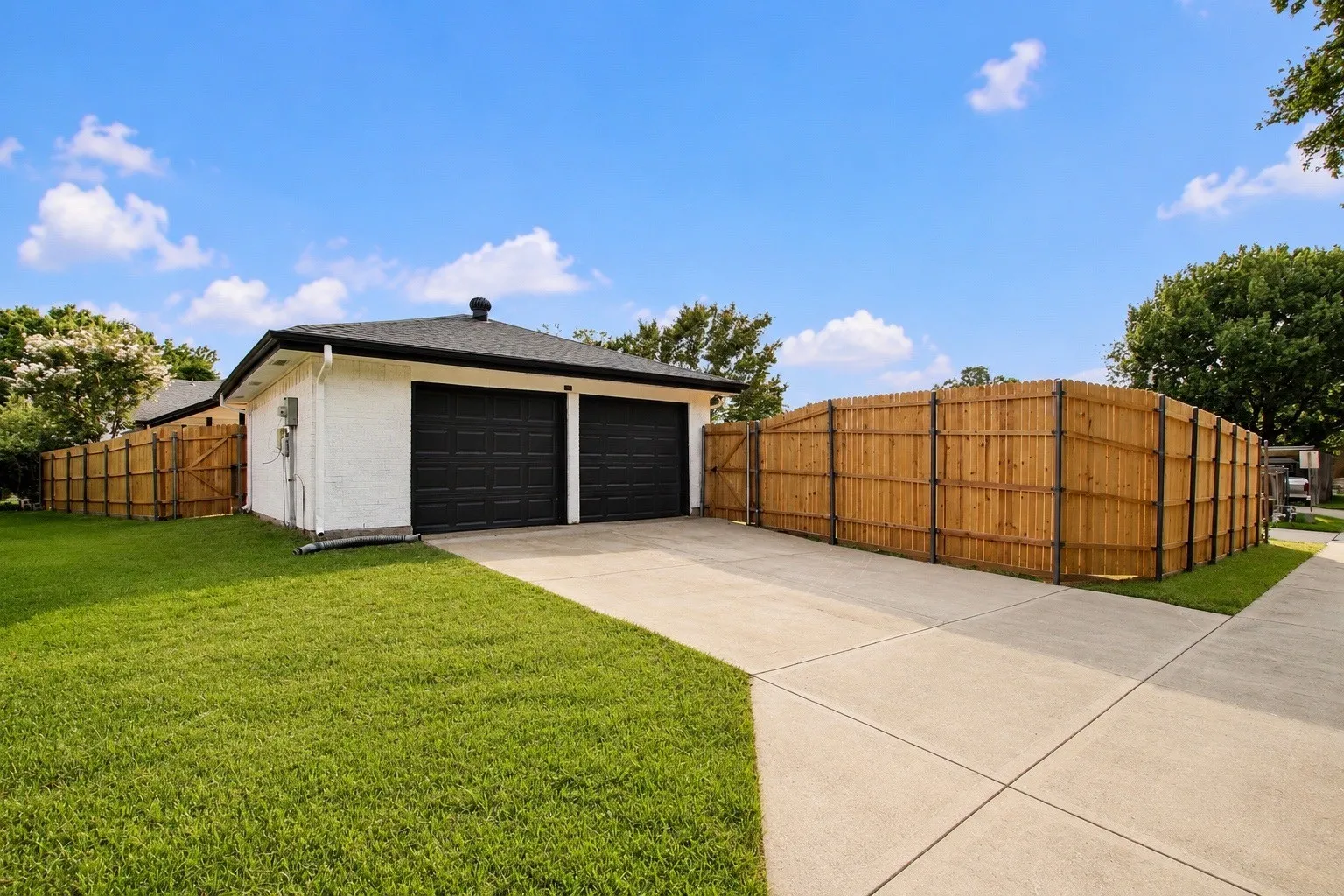 Single Family Residence For Sale in Denton County , 2103 Stein Way, Carrollton, Texas 75007, 3 Bedroom, 2 Bathroom, 2 Garage spaces, 1,535 Sqft, built in 1983, mls#21367543, Real Estate Agent in Carrollton, Homes For Sale in Denton county, Homes For Sale in Carrollton, Realtor in Carrollton Texas, Real Estate Brokerage Independent Realty Texas, Luminita Cordes Realtor
