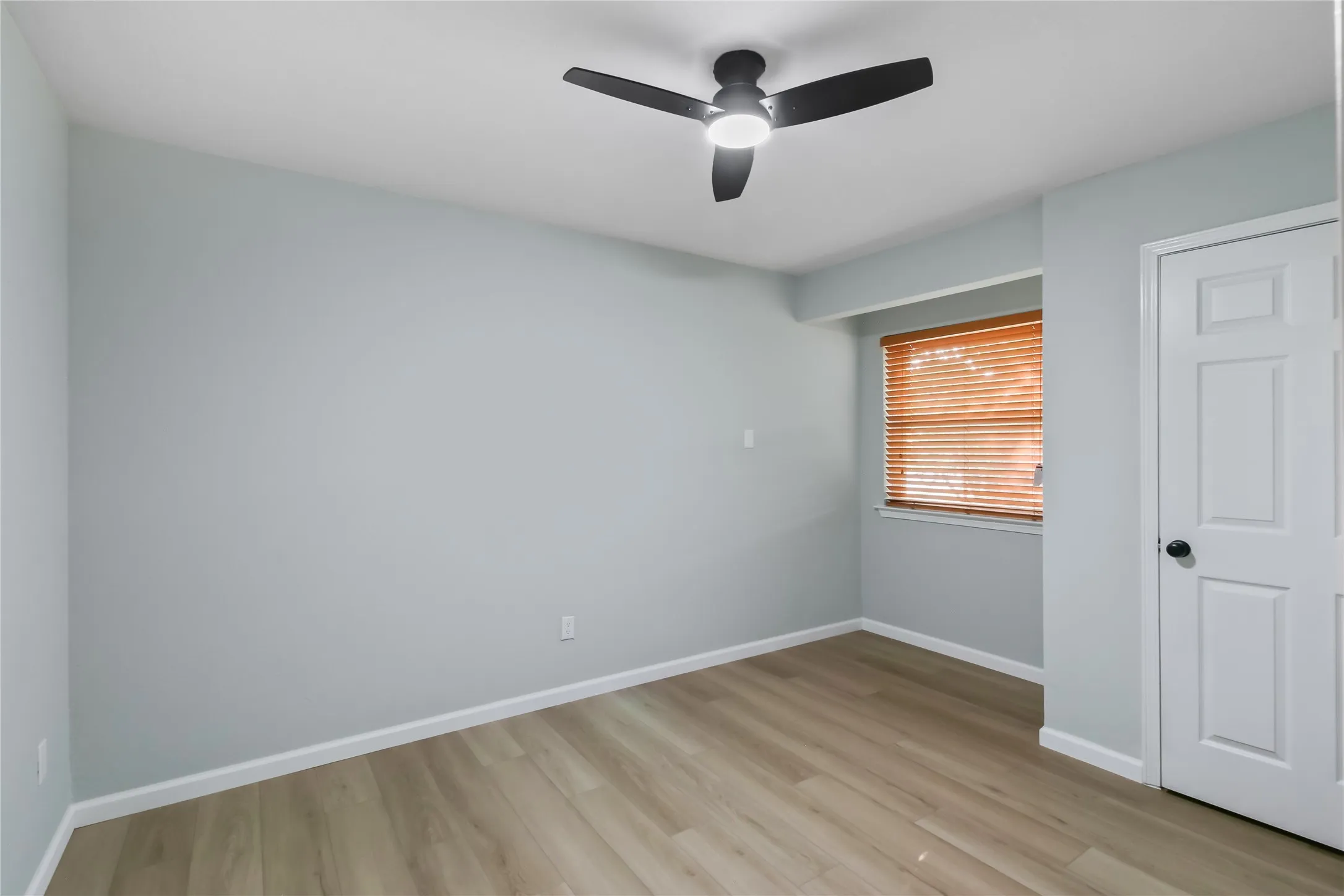 Single Family Residence For Sale in Denton County , 2103 Stein Way, Carrollton, Texas 75007, 3 Bedroom, 2 Bathroom, 2 Garage spaces, 1,535 Sqft, built in 1983, mls#21367543, Real Estate Agent in Carrollton, Homes For Sale in Denton county, Homes For Sale in Carrollton, Realtor in Carrollton Texas, Real Estate Brokerage Independent Realty Texas, Luminita Cordes Realtor