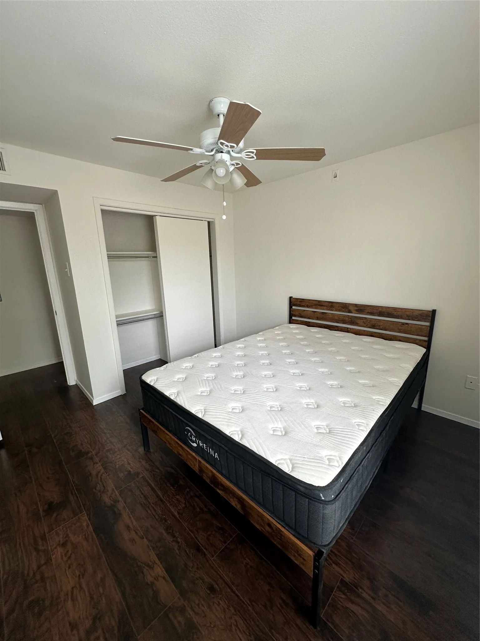 Condominium For Rent in Denton County , 218 N Texas Boulevard 201, Denton, Texas 76201, 3 Bedroom, 2 Bathroom, Garage spaces, 1,139 Sqft, built in 1985, Price $1,875, mls#21368406, Real Estate Agent in Denton, Homes For Rent in Denton county, Homes For Rent in Denton, Realtor in Denton Texas, Real Estate Brokerage Independent Realty Texas, Luminita Cordes Realtor