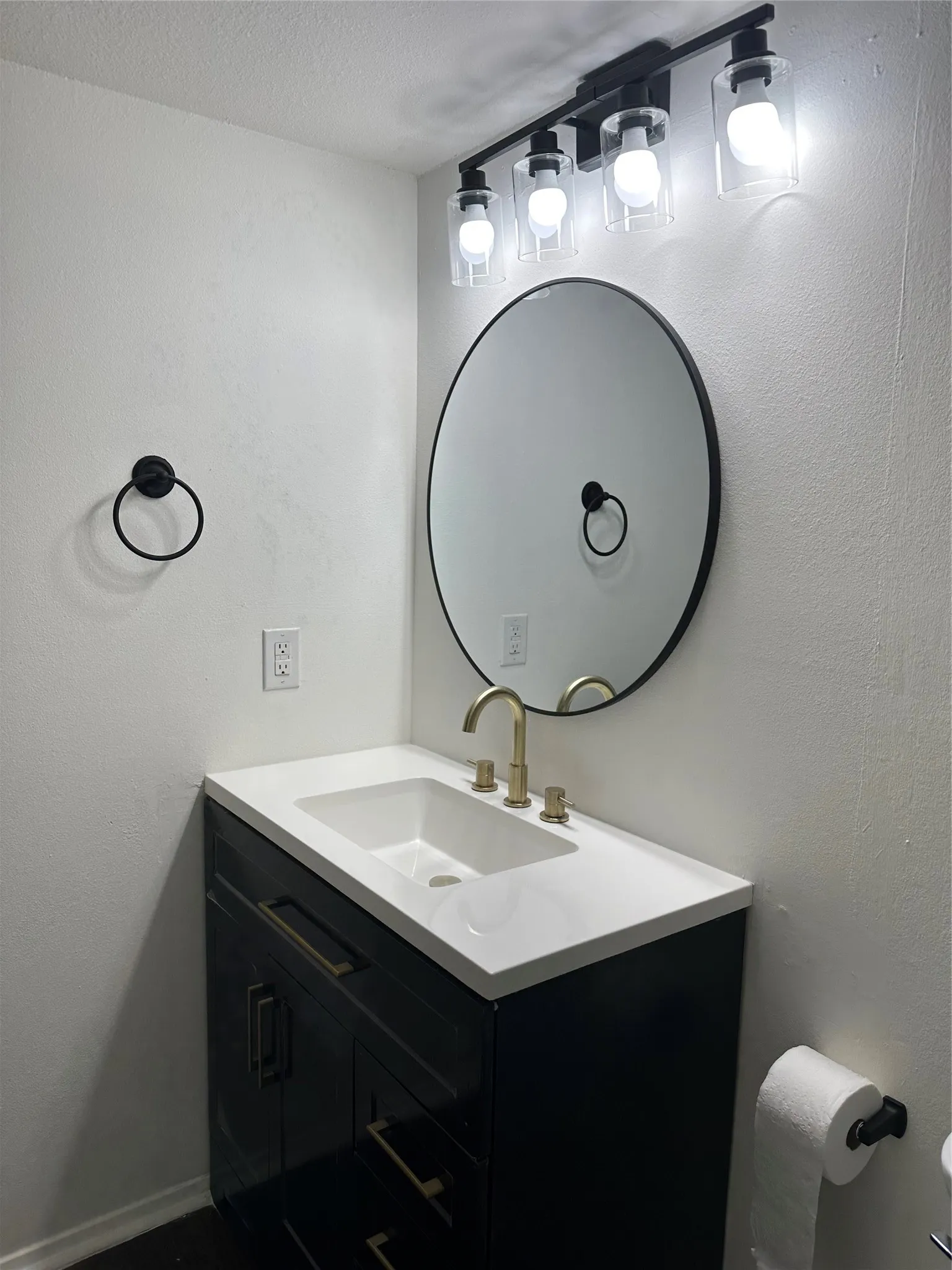 Condominium For Rent in Denton County , 218 N Texas Boulevard 201, Denton, Texas 76201, 3 Bedroom, 2 Bathroom, Garage spaces, 1,139 Sqft, built in 1985, Price $1,875, mls#21368406, Real Estate Agent in Denton, Homes For Rent in Denton county, Homes For Rent in Denton, Realtor in Denton Texas, Real Estate Brokerage Independent Realty Texas, Luminita Cordes Realtor