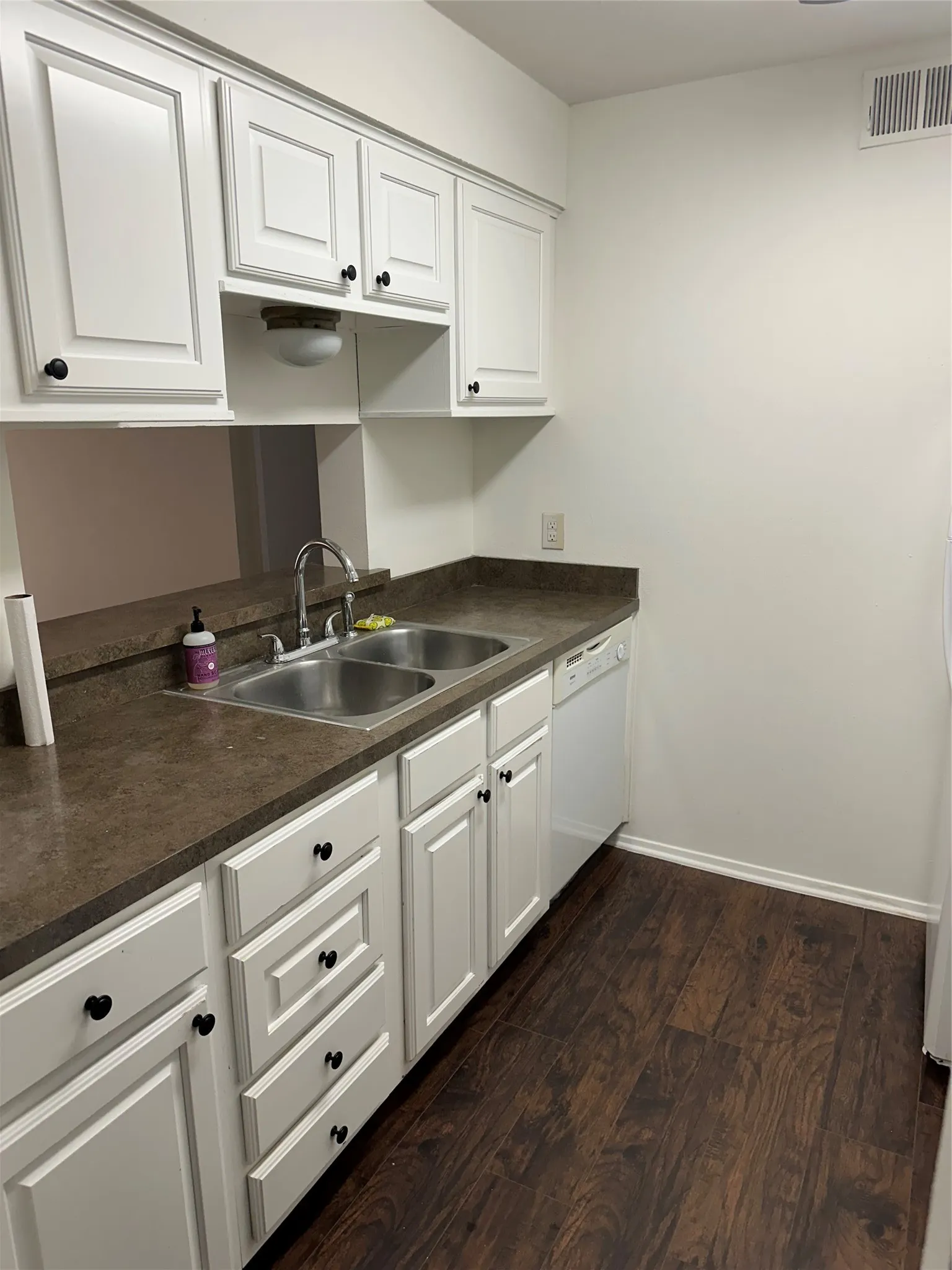 Condominium For Rent in Denton County , 218 N Texas Boulevard 201, Denton, Texas 76201, 3 Bedroom, 2 Bathroom, Garage spaces, 1,139 Sqft, built in 1985, Price $1,875, mls#21368406, Real Estate Agent in Denton, Homes For Rent in Denton county, Homes For Rent in Denton, Realtor in Denton Texas, Real Estate Brokerage Independent Realty Texas, Luminita Cordes Realtor