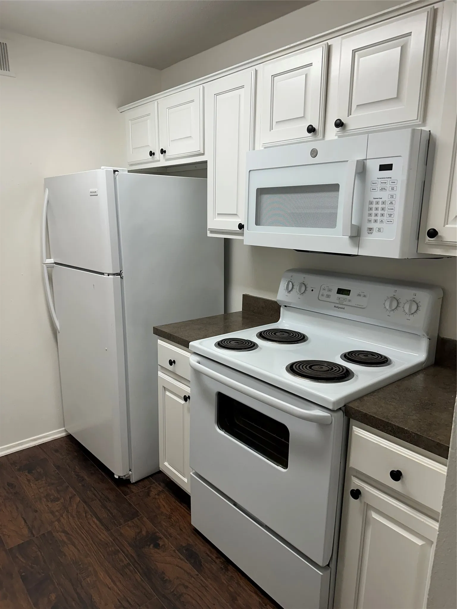 Condominium For Rent in Denton County , 218 N Texas Boulevard 201, Denton, Texas 76201, 3 Bedroom, 2 Bathroom, Garage spaces, 1,139 Sqft, built in 1985, Price $1,875, mls#21368406, Real Estate Agent in Denton, Homes For Rent in Denton county, Homes For Rent in Denton, Realtor in Denton Texas, Real Estate Brokerage Independent Realty Texas, Luminita Cordes Realtor