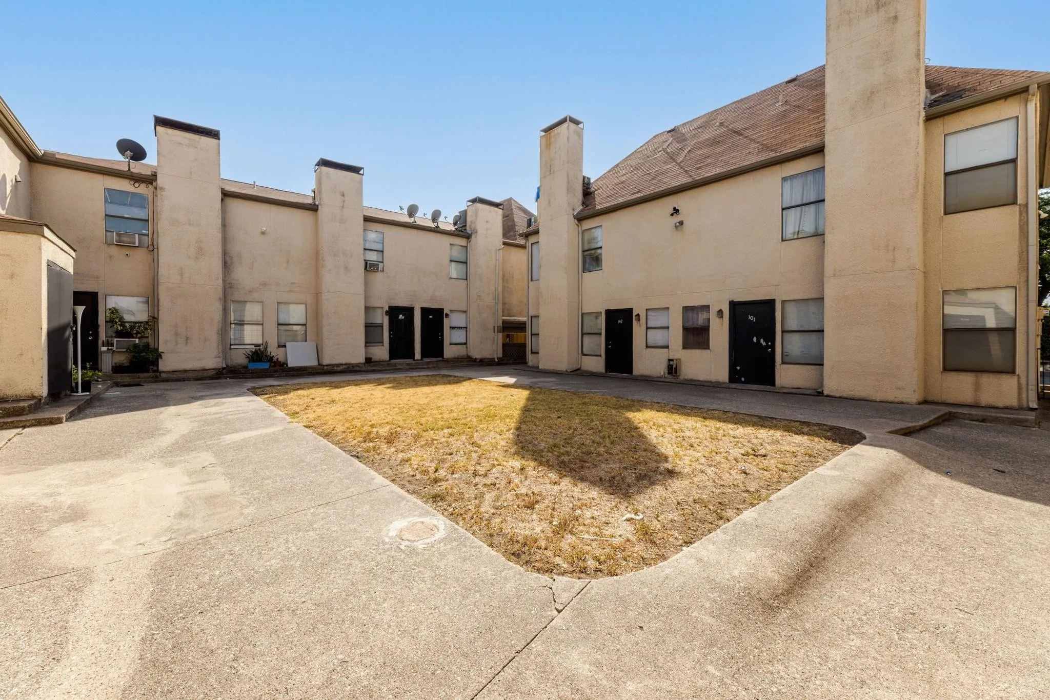 Condominium For Sale in Dallas County , 7030 Fair Oaks Avenue 103, Dallas, Texas 75231, 2 Bedroom, 3 Bathroom, 2 Garage spaces, 982 Sqft, built in 1980, Price $80,000, mls#21368058, Real Estate Agent in Dallas, Homes For Sale in Dallas county, Homes For Sale in Dallas, Realtor in Dallas Texas, Real Estate Brokerage Independent Realty Texas, Luminita Cordes Realtor