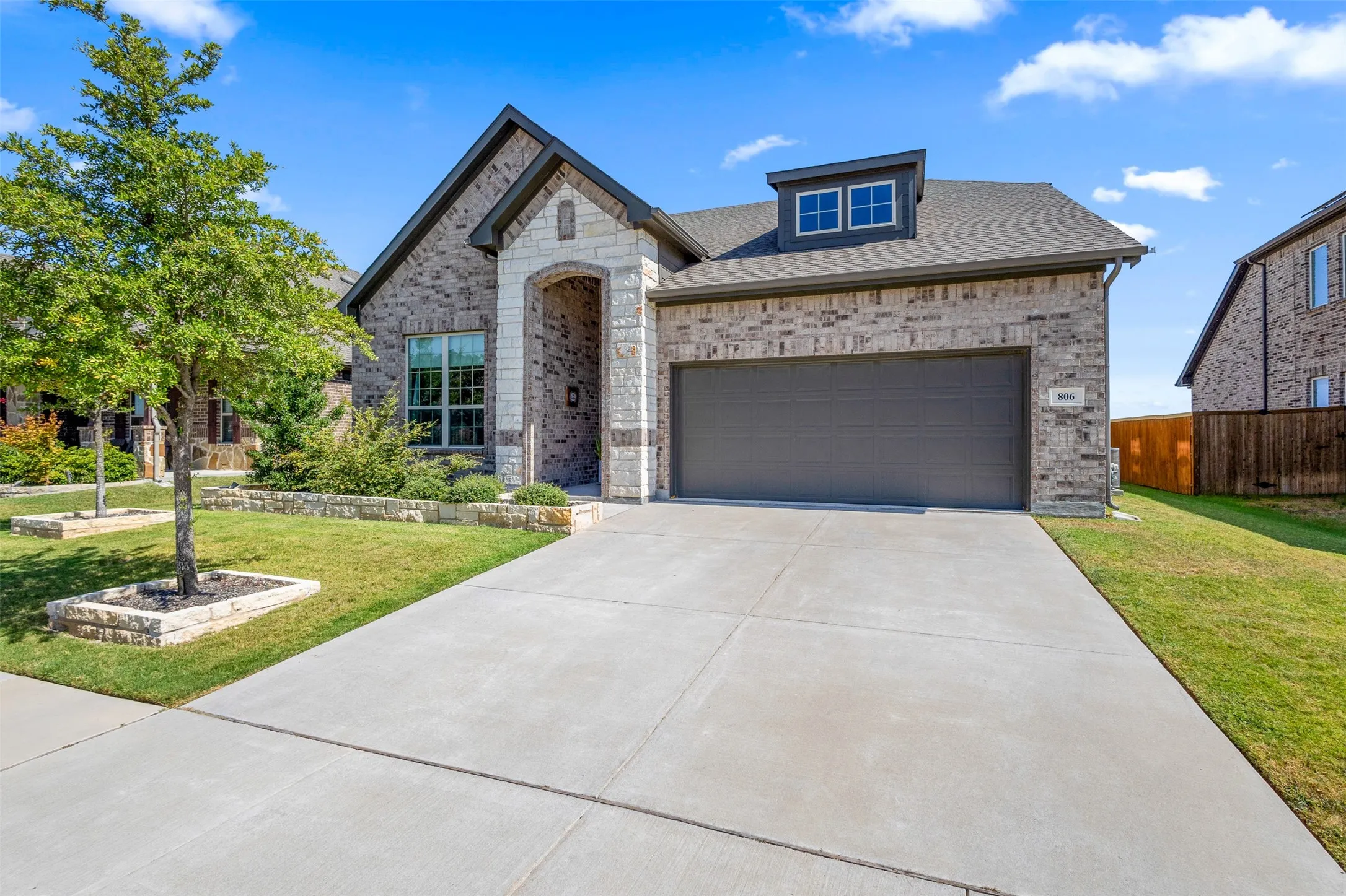 Single Family Residence For Sale in Tarrant County , 806 Stamford Avenue, Arlington, Texas 76002, 5 Bedroom, 3 Bathroom, 2 Garage spaces, 2,556 Sqft, built in 2020, mls#21366865, Real Estate Agent in Arlington, Homes For Sale in Tarrant county, Homes For Sale in Arlington, Realtor in Arlington Texas, Real Estate Brokerage Independent Realty Texas, Luminita Cordes Realtor