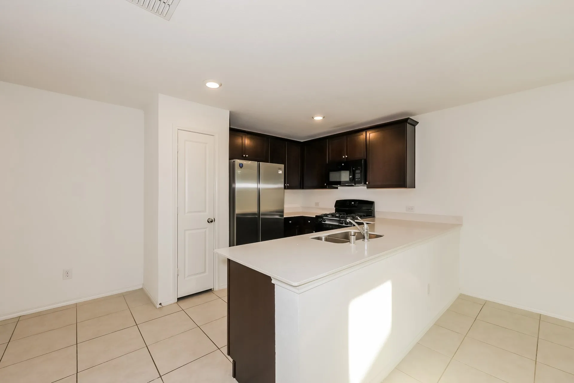 Single Family Residence For Rent in Denton County , 14837 Firerock Road, Fort Worth, Texas 76052, 3 Bedroom, 2 Bathroom, 2 Garage spaces, 1,996 Sqft, built in 2022, mls#21368415, Real Estate Agent in Fort Worth, Homes For Rent in Denton county, Homes For Rent in Fort Worth, Realtor in Fort Worth Texas, Real Estate Brokerage Independent Realty Texas, Luminita Cordes Realtor