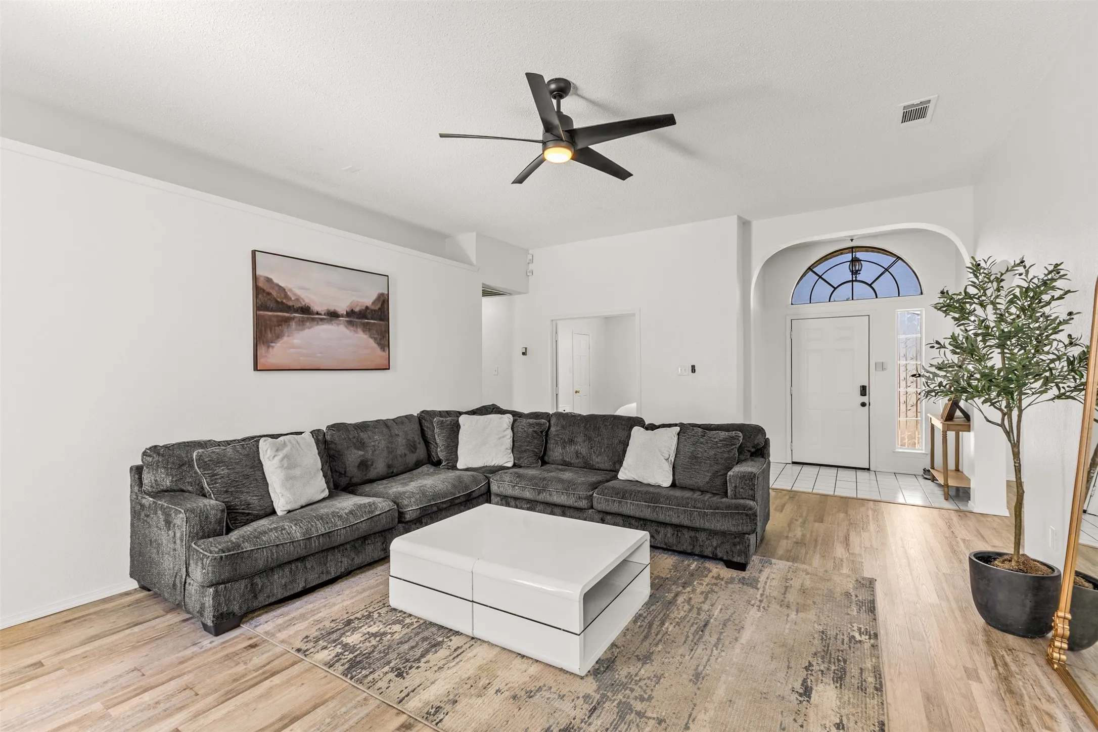 Single Family Residence For Sale in Dallas County , 1938 Woodglen Drive, Mesquite, Texas 75149, 4 Bedroom, 2 Bathroom, 2 Garage spaces, 1,939 Sqft, built in 1997, mls#21362427, Real Estate Agent in Mesquite, Homes For Sale in Dallas county, Homes For Sale in Mesquite, Realtor in Mesquite Texas, Real Estate Brokerage Independent Realty Texas, Luminita Cordes Realtor