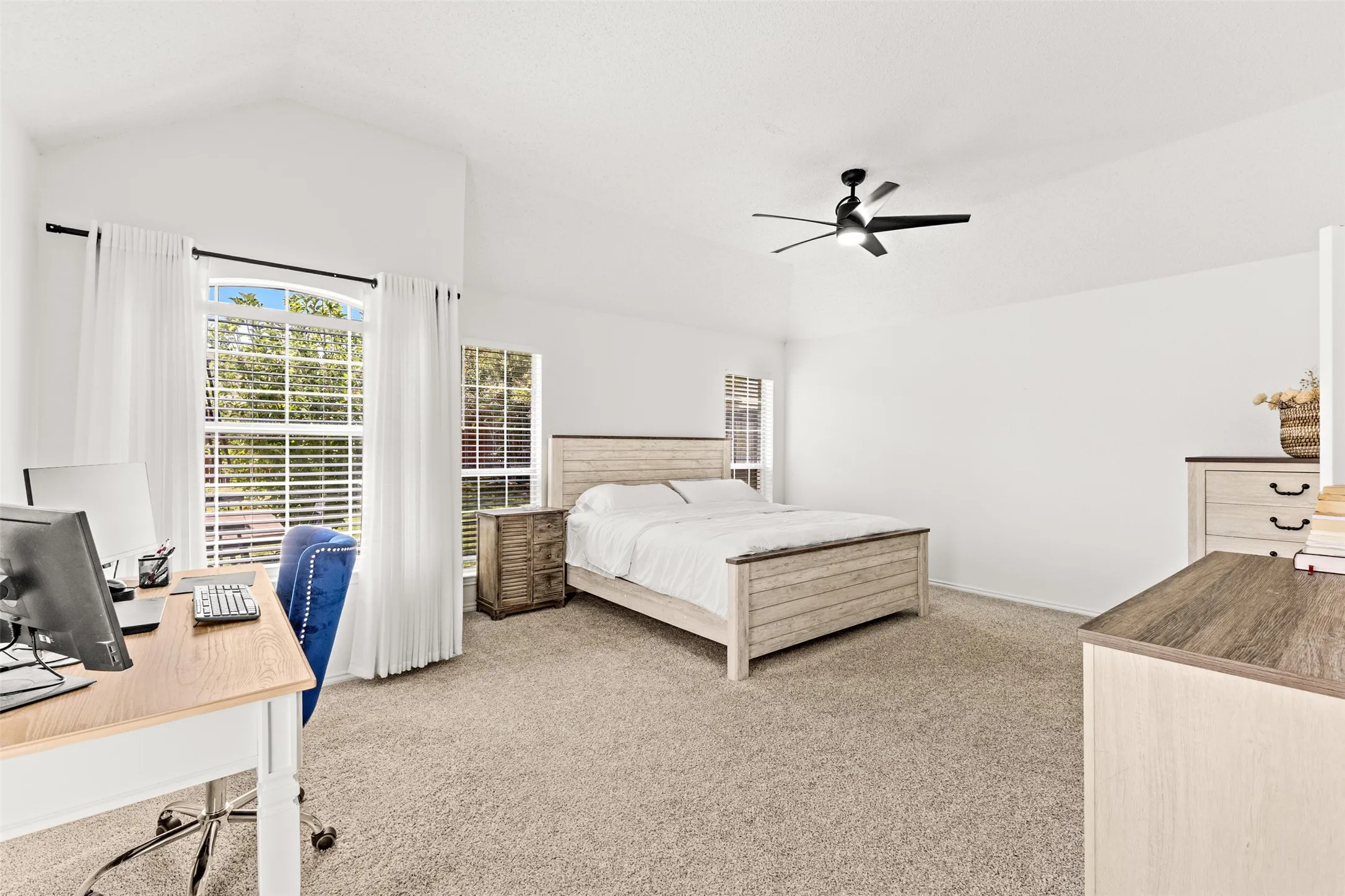 Single Family Residence For Sale in Dallas County , 1938 Woodglen Drive, Mesquite, Texas 75149, 4 Bedroom, 2 Bathroom, 2 Garage spaces, 1,939 Sqft, built in 1997, mls#21362427, Real Estate Agent in Mesquite, Homes For Sale in Dallas county, Homes For Sale in Mesquite, Realtor in Mesquite Texas, Real Estate Brokerage Independent Realty Texas, Luminita Cordes Realtor