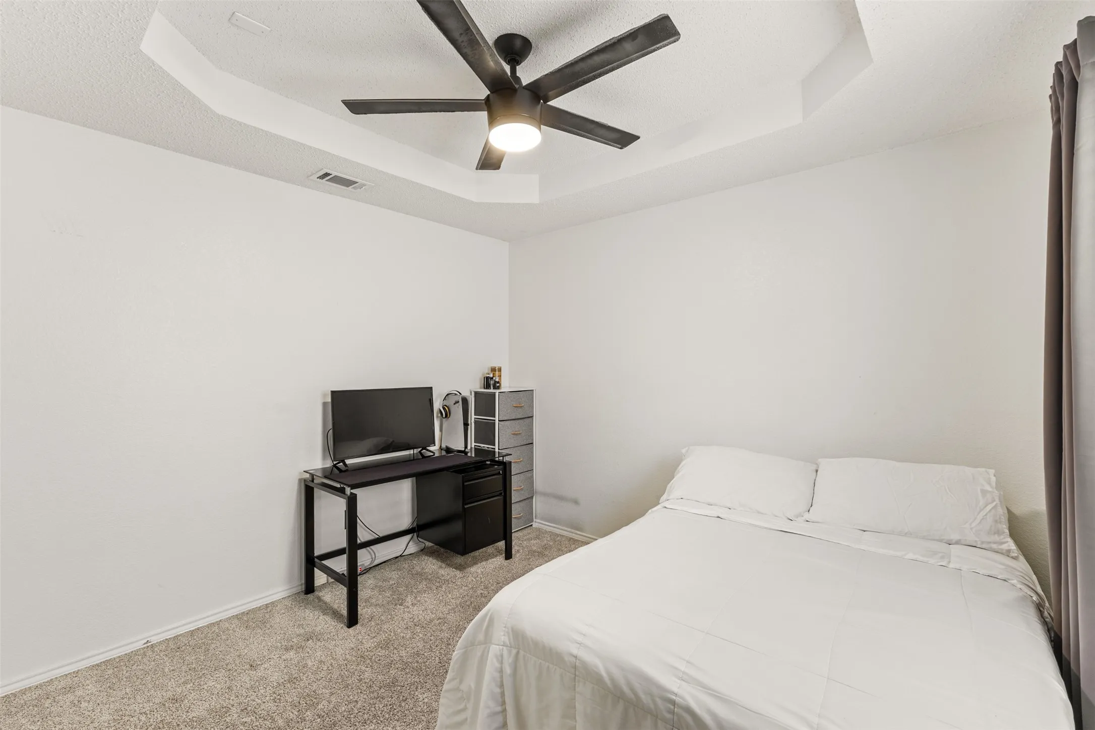 Single Family Residence For Sale in Dallas County , 1938 Woodglen Drive, Mesquite, Texas 75149, 4 Bedroom, 2 Bathroom, 2 Garage spaces, 1,939 Sqft, built in 1997, mls#21362427, Real Estate Agent in Mesquite, Homes For Sale in Dallas county, Homes For Sale in Mesquite, Realtor in Mesquite Texas, Real Estate Brokerage Independent Realty Texas, Luminita Cordes Realtor