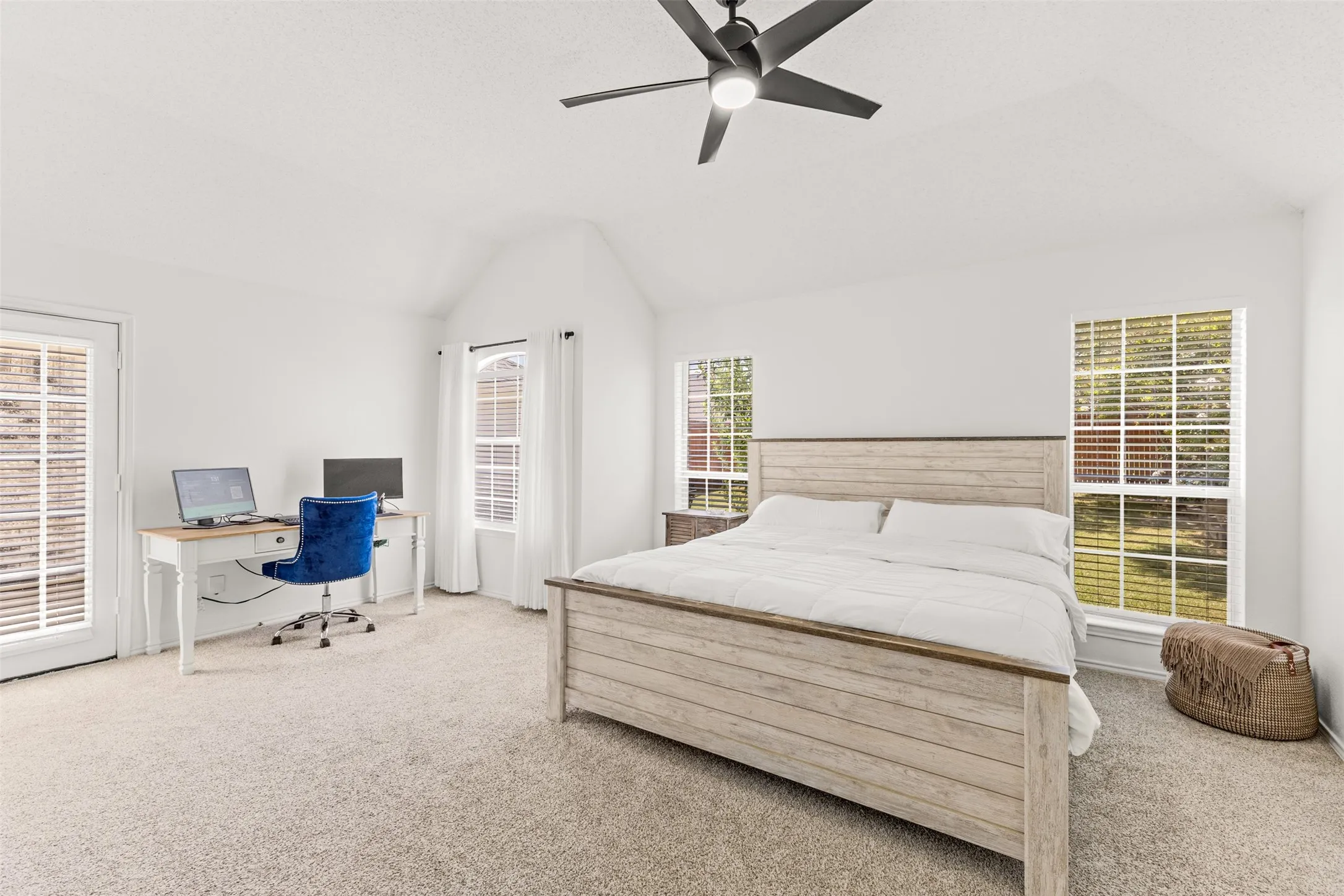 Single Family Residence For Sale in Dallas County , 1938 Woodglen Drive, Mesquite, Texas 75149, 4 Bedroom, 2 Bathroom, 2 Garage spaces, 1,939 Sqft, built in 1997, mls#21362427, Real Estate Agent in Mesquite, Homes For Sale in Dallas county, Homes For Sale in Mesquite, Realtor in Mesquite Texas, Real Estate Brokerage Independent Realty Texas, Luminita Cordes Realtor