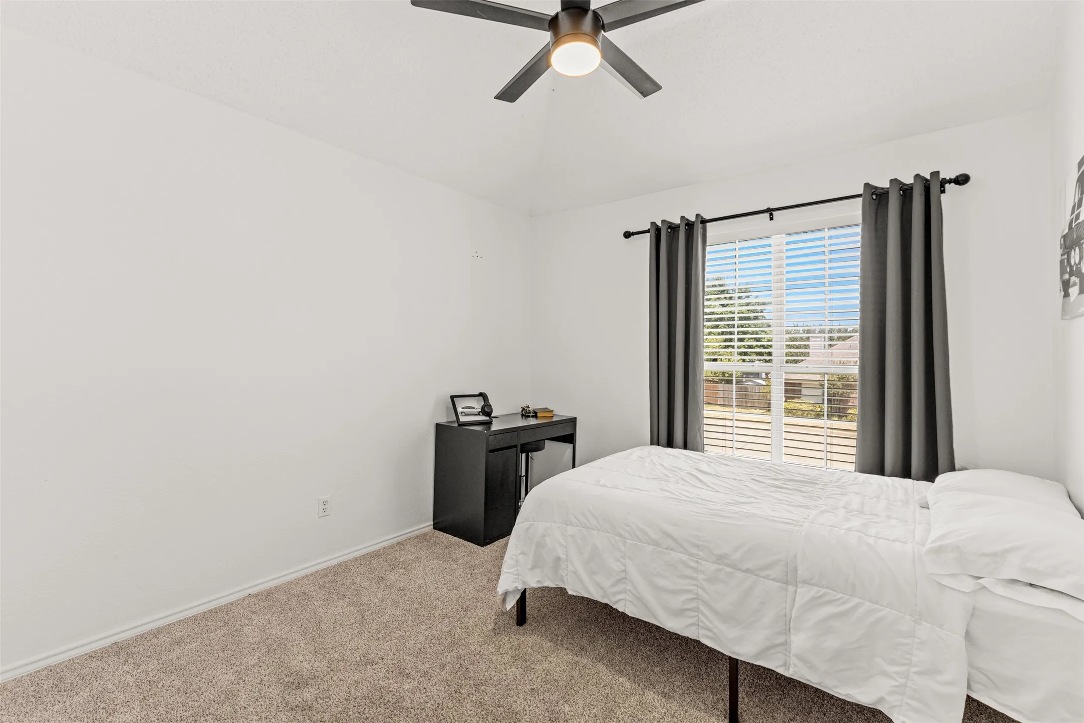 Single Family Residence For Sale in Dallas County , 1938 Woodglen Drive, Mesquite, Texas 75149, 4 Bedroom, 2 Bathroom, 2 Garage spaces, 1,939 Sqft, built in 1997, mls#21362427, Real Estate Agent in Mesquite, Homes For Sale in Dallas county, Homes For Sale in Mesquite, Realtor in Mesquite Texas, Real Estate Brokerage Independent Realty Texas, Luminita Cordes Realtor