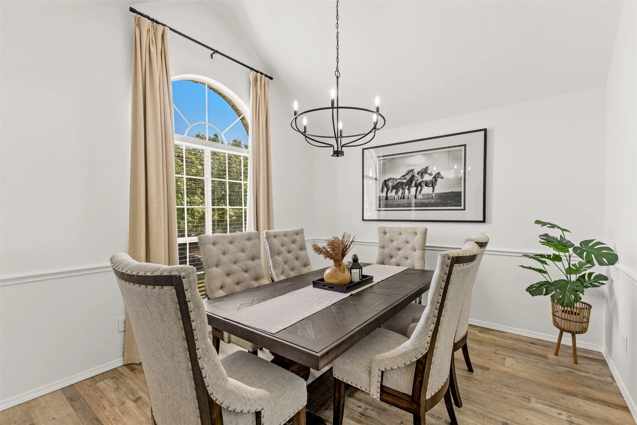 Single Family Residence For Sale in Dallas County , 1938 Woodglen Drive, Mesquite, Texas 75149, 4 Bedroom, 2 Bathroom, 2 Garage spaces, 1,939 Sqft, built in 1997, mls#21362427, Real Estate Agent in Mesquite, Homes For Sale in Dallas county, Homes For Sale in Mesquite, Realtor in Mesquite Texas, Real Estate Brokerage Independent Realty Texas, Luminita Cordes Realtor