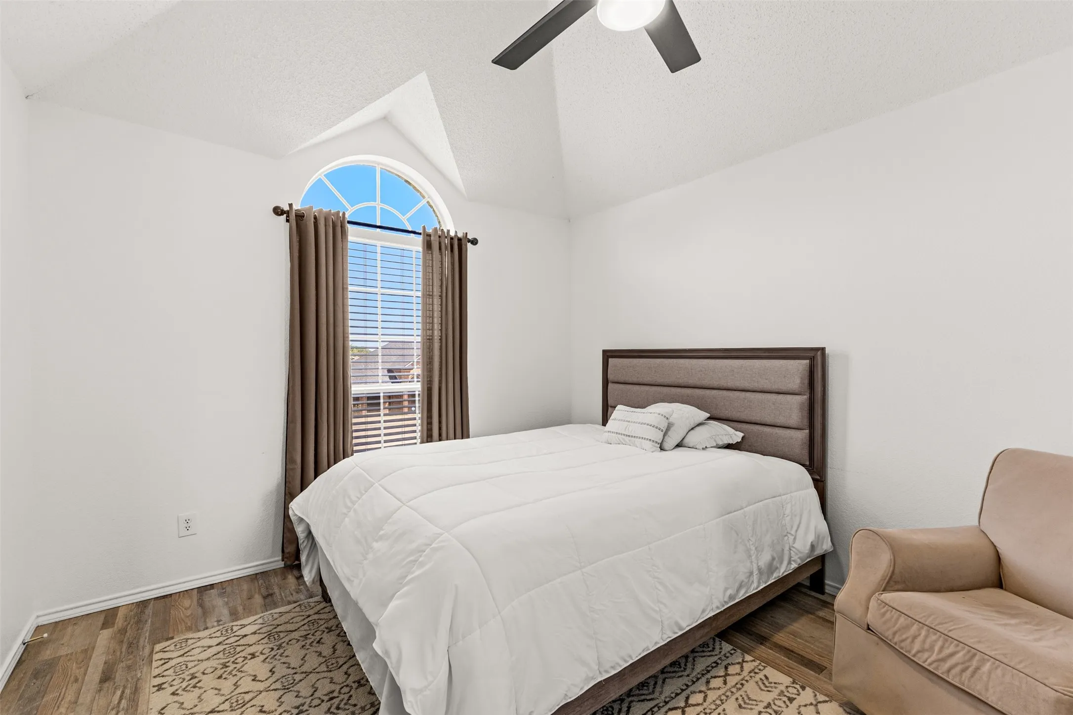 Single Family Residence For Sale in Dallas County , 1938 Woodglen Drive, Mesquite, Texas 75149, 4 Bedroom, 2 Bathroom, 2 Garage spaces, 1,939 Sqft, built in 1997, mls#21362427, Real Estate Agent in Mesquite, Homes For Sale in Dallas county, Homes For Sale in Mesquite, Realtor in Mesquite Texas, Real Estate Brokerage Independent Realty Texas, Luminita Cordes Realtor