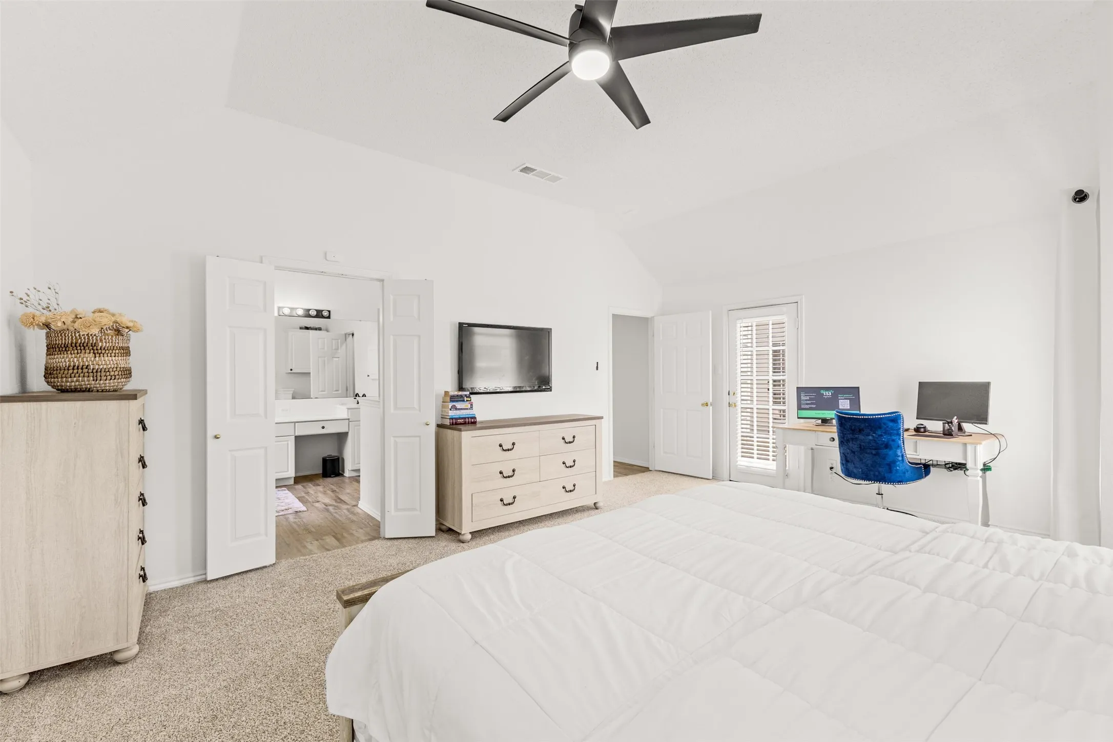 Single Family Residence For Sale in Dallas County , 1938 Woodglen Drive, Mesquite, Texas 75149, 4 Bedroom, 2 Bathroom, 2 Garage spaces, 1,939 Sqft, built in 1997, mls#21362427, Real Estate Agent in Mesquite, Homes For Sale in Dallas county, Homes For Sale in Mesquite, Realtor in Mesquite Texas, Real Estate Brokerage Independent Realty Texas, Luminita Cordes Realtor