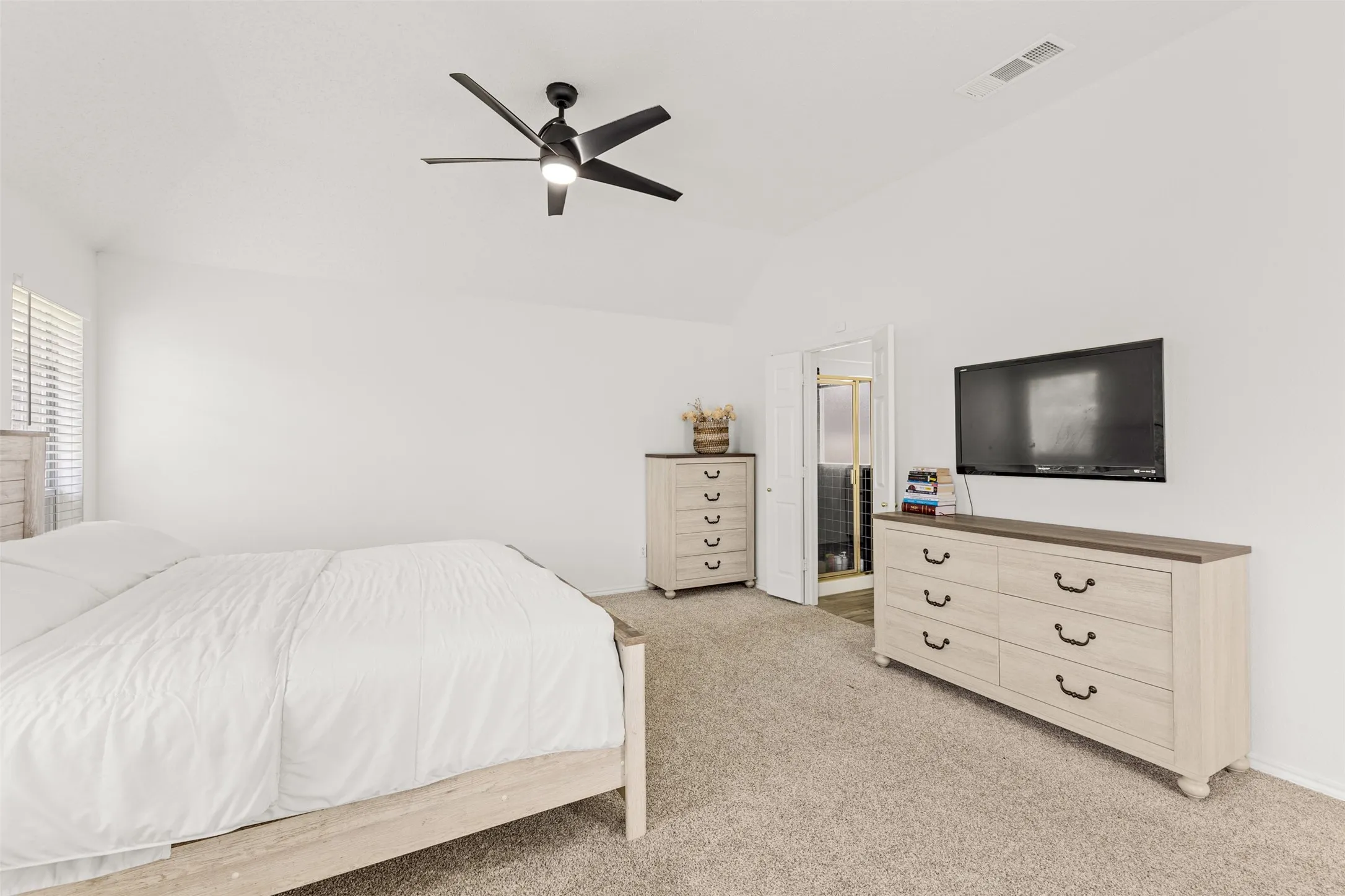 Single Family Residence For Sale in Dallas County , 1938 Woodglen Drive, Mesquite, Texas 75149, 4 Bedroom, 2 Bathroom, 2 Garage spaces, 1,939 Sqft, built in 1997, mls#21362427, Real Estate Agent in Mesquite, Homes For Sale in Dallas county, Homes For Sale in Mesquite, Realtor in Mesquite Texas, Real Estate Brokerage Independent Realty Texas, Luminita Cordes Realtor