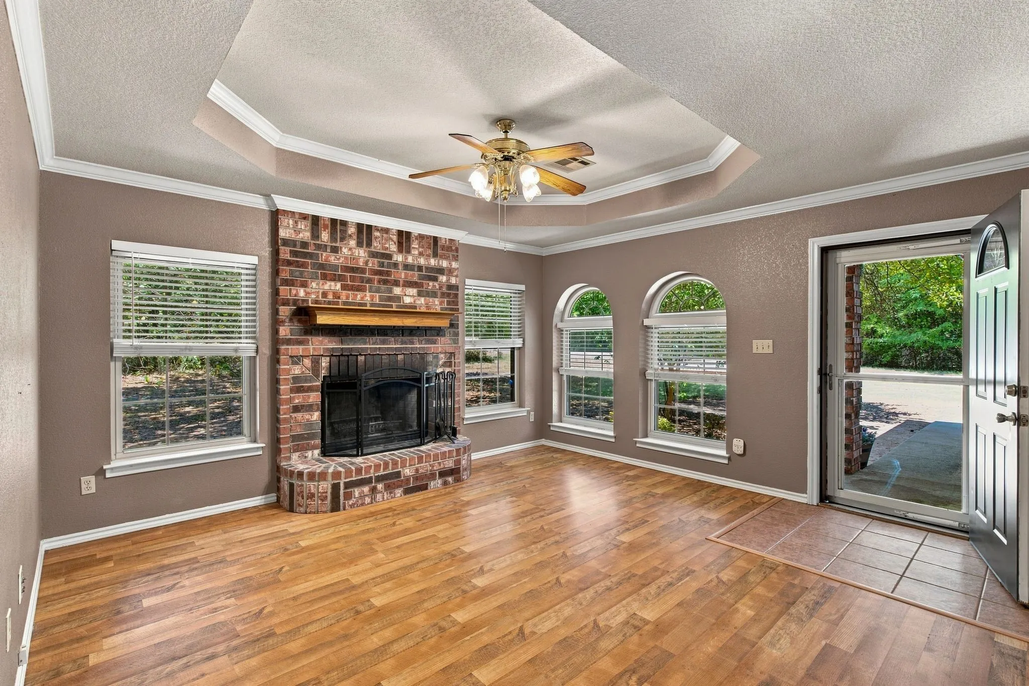 Single Family Residence For Sale in Hill County , 31003 Doe Run Court, Whitney, Texas 76692, 3 Bedroom, 2 Bathroom, 2 Garage spaces, 1,260 Sqft, built in 1997, mls#21365252, Real Estate Agent in Whitney, Homes For Sale in Hill county, Homes For Sale in Whitney, Realtor in Whitney Texas, Real Estate Brokerage Independent Realty Texas, Luminita Cordes Realtor