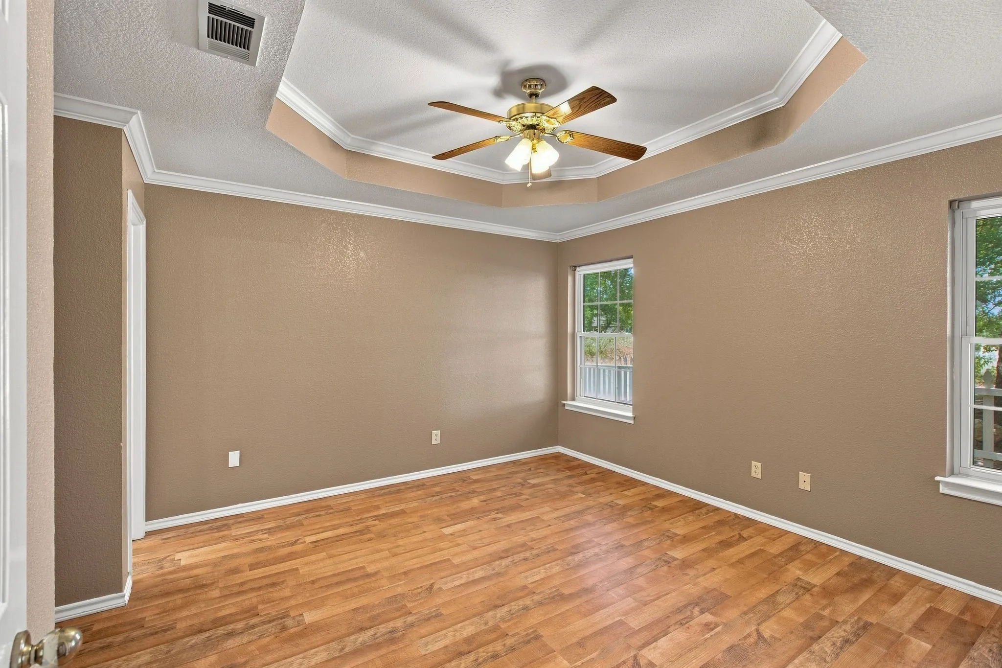 Single Family Residence For Sale in Hill County , 31003 Doe Run Court, Whitney, Texas 76692, 3 Bedroom, 2 Bathroom, 2 Garage spaces, 1,260 Sqft, built in 1997, mls#21365252, Real Estate Agent in Whitney, Homes For Sale in Hill county, Homes For Sale in Whitney, Realtor in Whitney Texas, Real Estate Brokerage Independent Realty Texas, Luminita Cordes Realtor