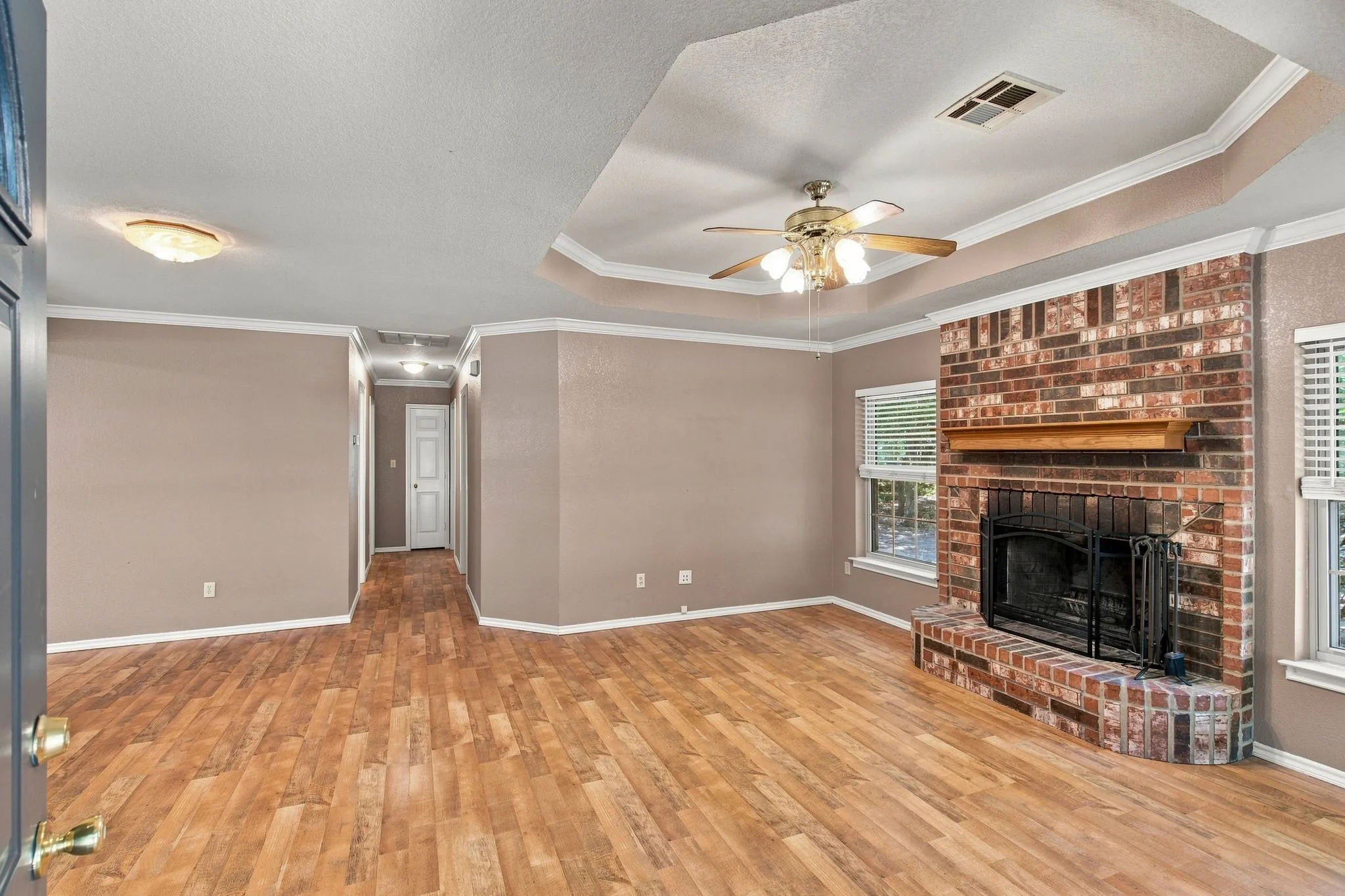 Single Family Residence For Sale in Hill County , 31003 Doe Run Court, Whitney, Texas 76692, 3 Bedroom, 2 Bathroom, 2 Garage spaces, 1,260 Sqft, built in 1997, mls#21365252, Real Estate Agent in Whitney, Homes For Sale in Hill county, Homes For Sale in Whitney, Realtor in Whitney Texas, Real Estate Brokerage Independent Realty Texas, Luminita Cordes Realtor