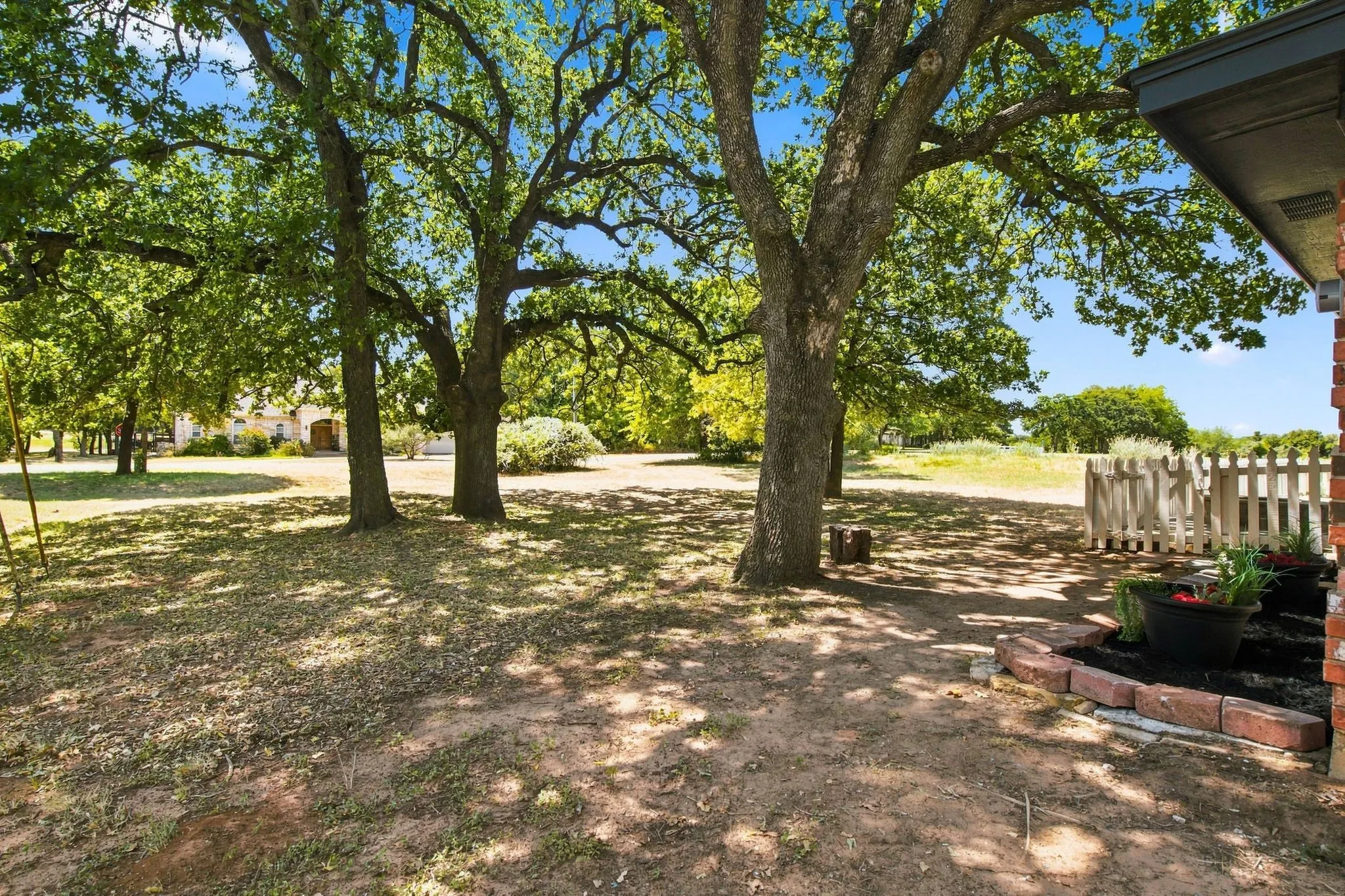 Single Family Residence For Sale in Hill County , 31003 Doe Run Court, Whitney, Texas 76692, 3 Bedroom, 2 Bathroom, 2 Garage spaces, 1,260 Sqft, built in 1997, mls#21365252, Real Estate Agent in Whitney, Homes For Sale in Hill county, Homes For Sale in Whitney, Realtor in Whitney Texas, Real Estate Brokerage Independent Realty Texas, Luminita Cordes Realtor