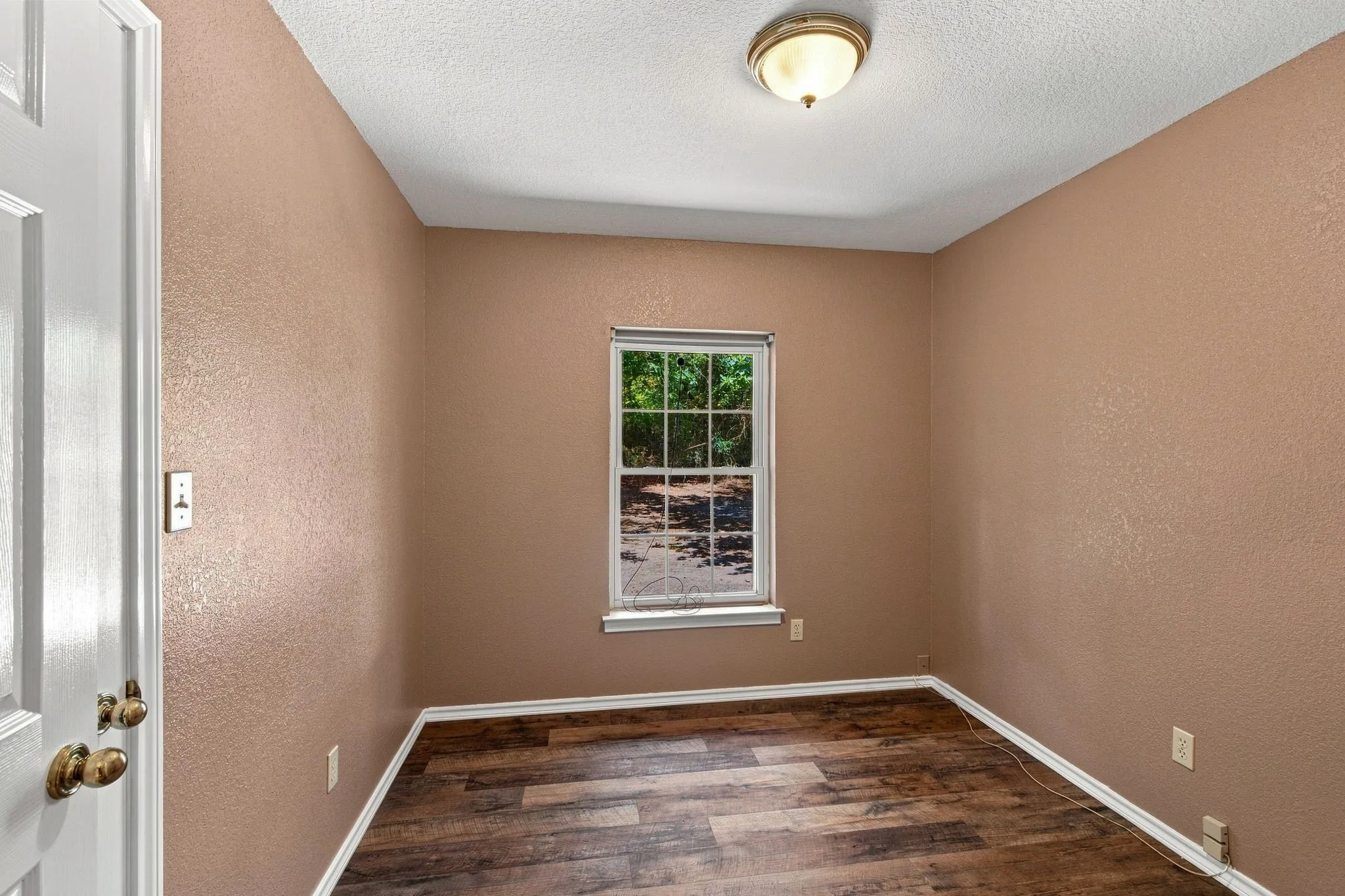 Single Family Residence For Sale in Hill County , 31003 Doe Run Court, Whitney, Texas 76692, 3 Bedroom, 2 Bathroom, 2 Garage spaces, 1,260 Sqft, built in 1997, mls#21365252, Real Estate Agent in Whitney, Homes For Sale in Hill county, Homes For Sale in Whitney, Realtor in Whitney Texas, Real Estate Brokerage Independent Realty Texas, Luminita Cordes Realtor