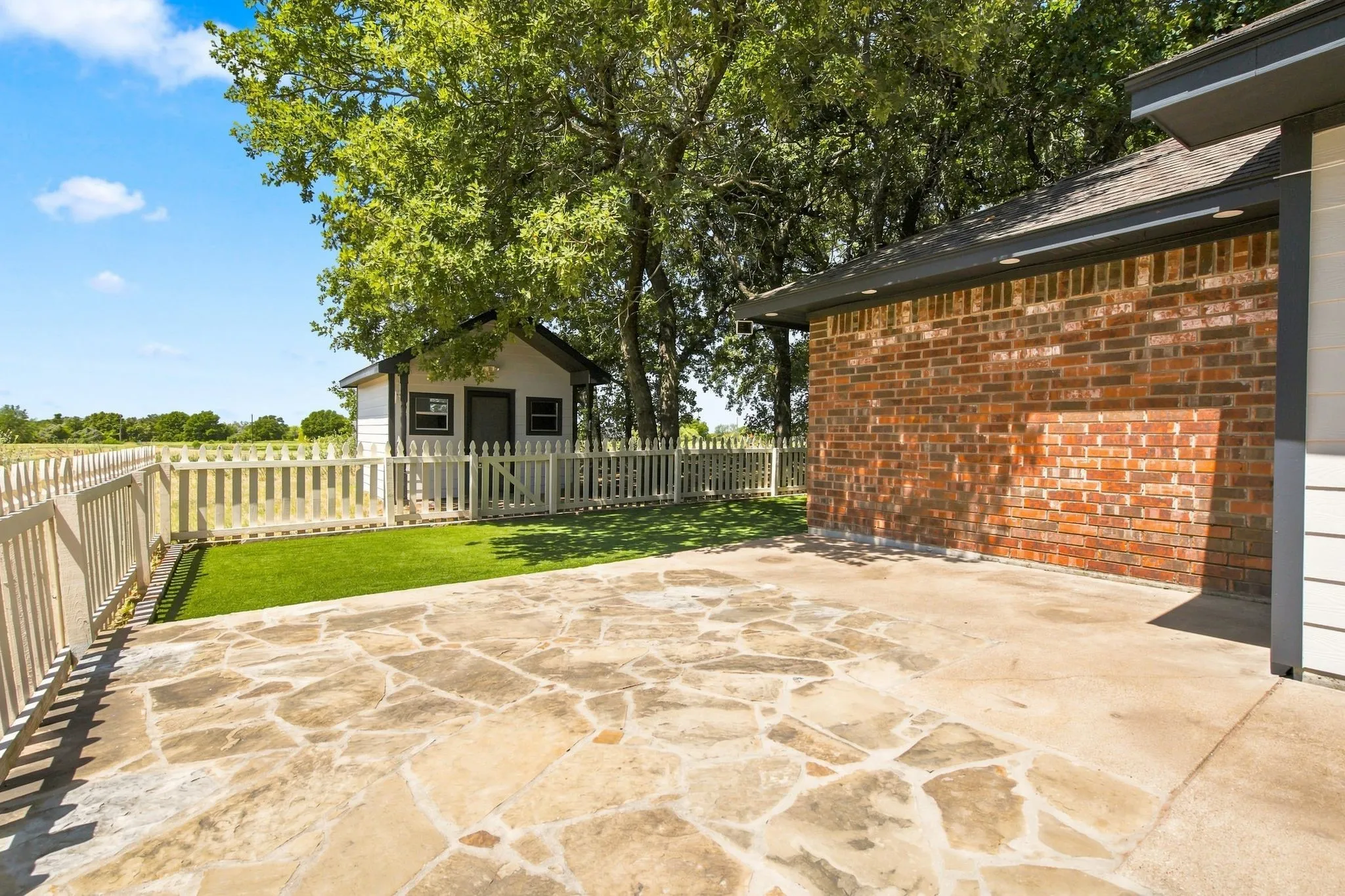 Single Family Residence For Sale in Hill County , 31003 Doe Run Court, Whitney, Texas 76692, 3 Bedroom, 2 Bathroom, 2 Garage spaces, 1,260 Sqft, built in 1997, mls#21365252, Real Estate Agent in Whitney, Homes For Sale in Hill county, Homes For Sale in Whitney, Realtor in Whitney Texas, Real Estate Brokerage Independent Realty Texas, Luminita Cordes Realtor