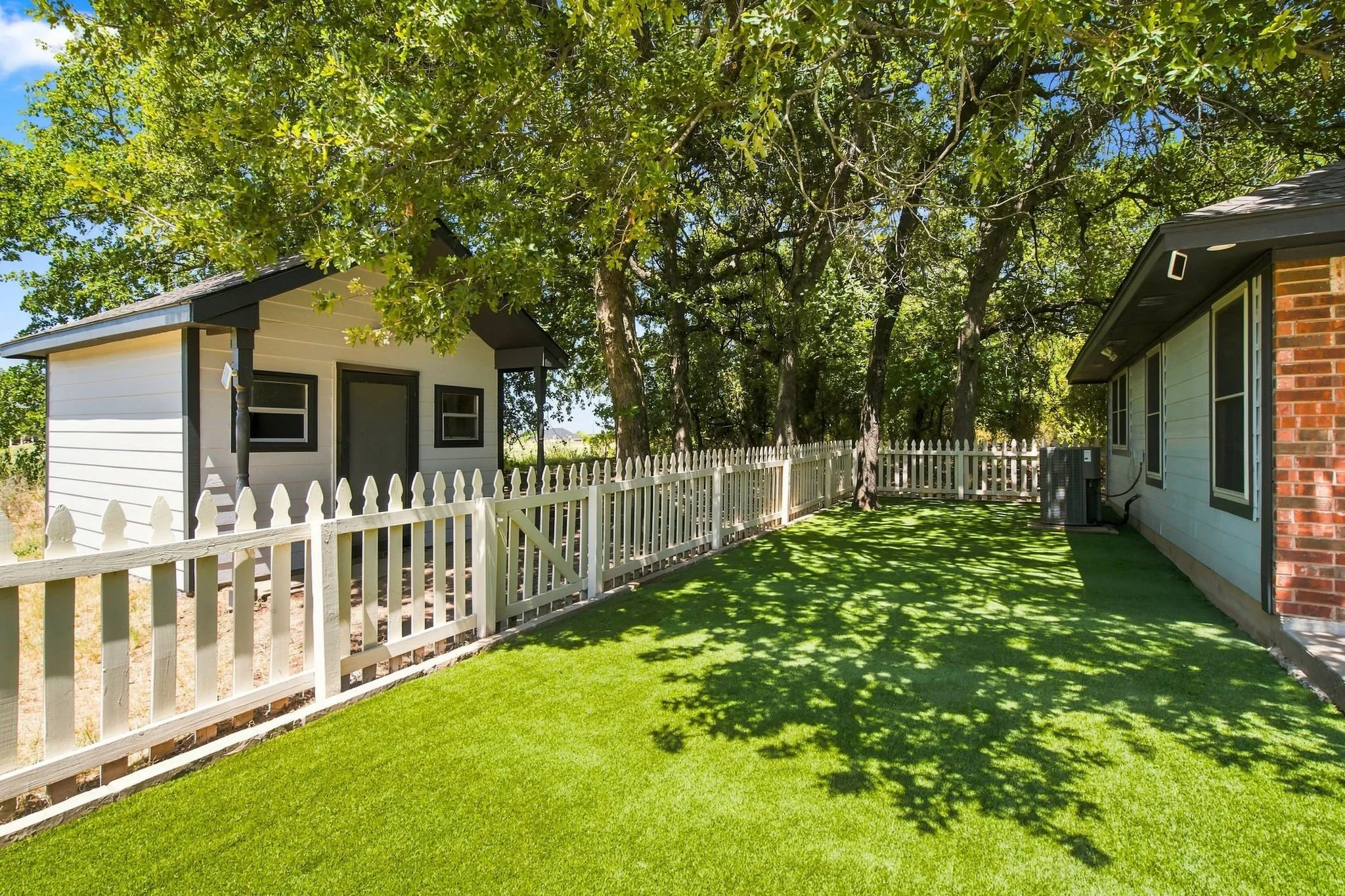 Single Family Residence For Sale in Hill County , 31003 Doe Run Court, Whitney, Texas 76692, 3 Bedroom, 2 Bathroom, 2 Garage spaces, 1,260 Sqft, built in 1997, mls#21365252, Real Estate Agent in Whitney, Homes For Sale in Hill county, Homes For Sale in Whitney, Realtor in Whitney Texas, Real Estate Brokerage Independent Realty Texas, Luminita Cordes Realtor
