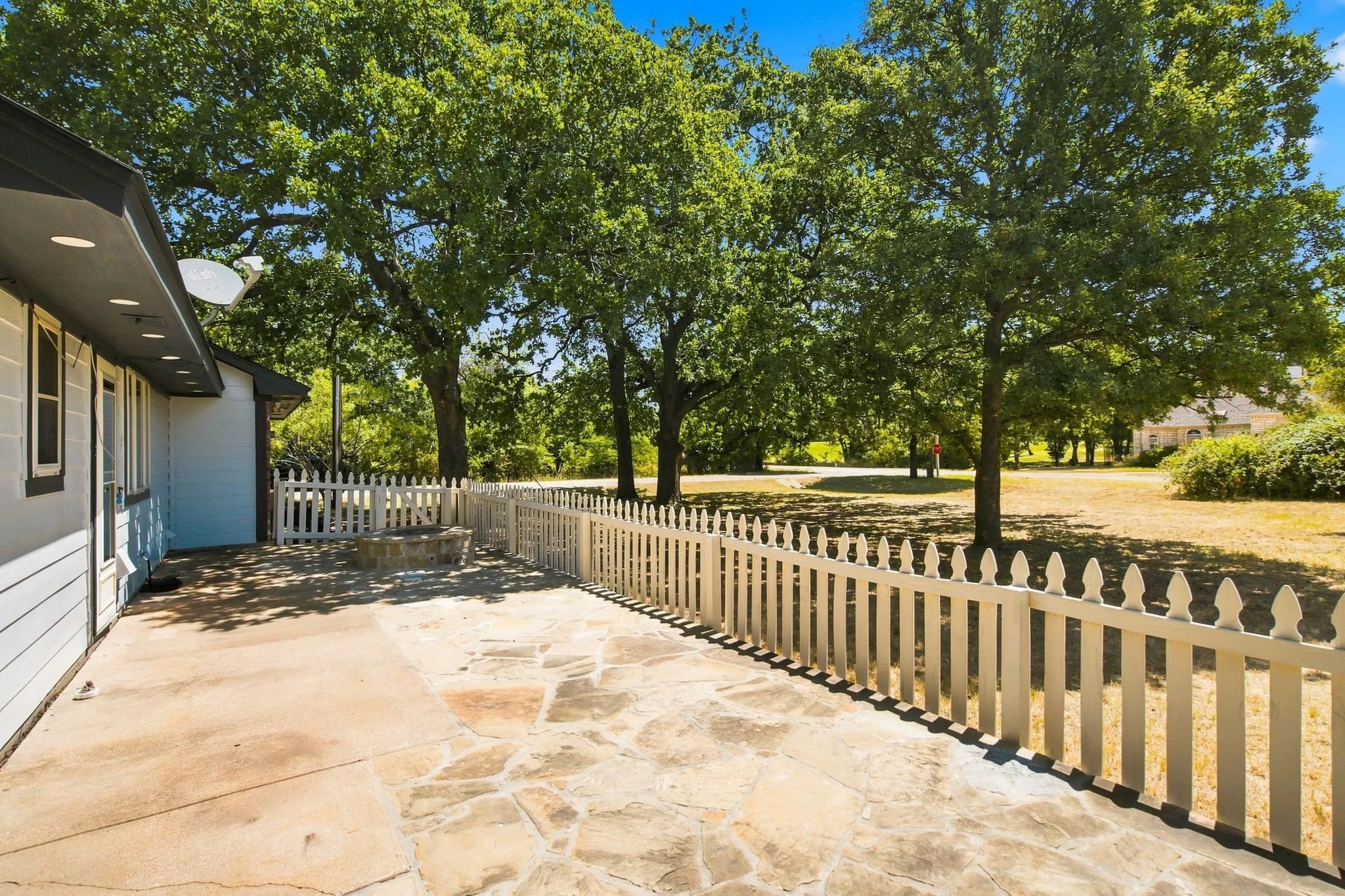 Single Family Residence For Sale in Hill County , 31003 Doe Run Court, Whitney, Texas 76692, 3 Bedroom, 2 Bathroom, 2 Garage spaces, 1,260 Sqft, built in 1997, mls#21365252, Real Estate Agent in Whitney, Homes For Sale in Hill county, Homes For Sale in Whitney, Realtor in Whitney Texas, Real Estate Brokerage Independent Realty Texas, Luminita Cordes Realtor