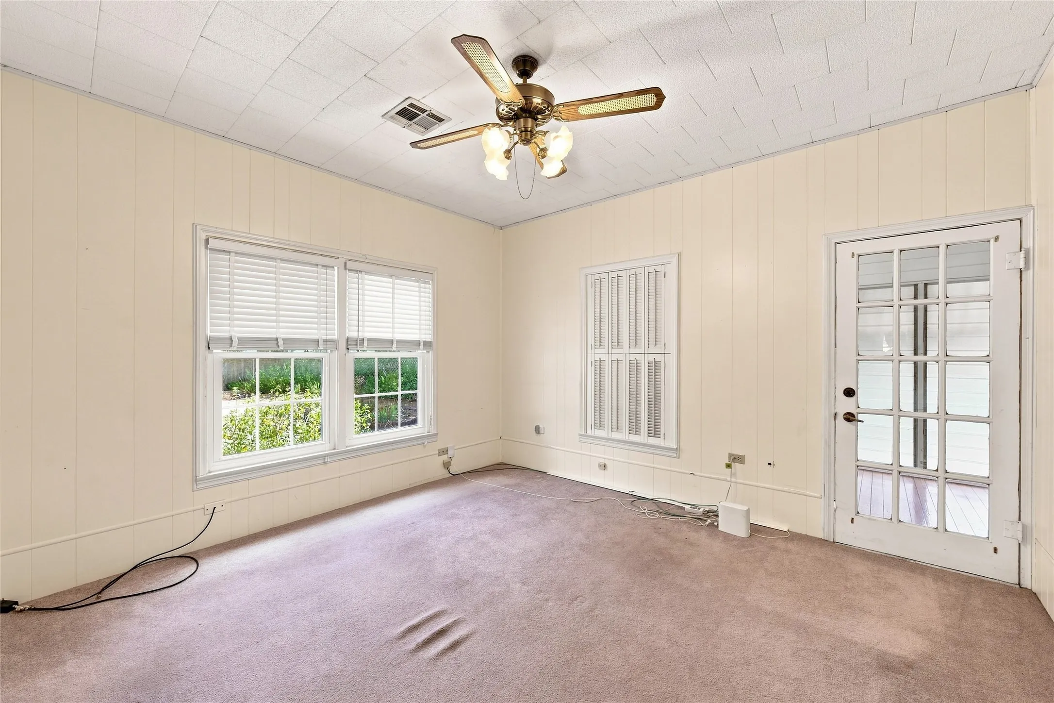 Single Family Residence For Sale in Mc Lennan County , 2616 Pine Avenue, Waco, Texas 76708, 2 Bedroom, 1 Bathroom, 1 Garage spaces, 1,236 Sqft, built in 1939, mls#21363947, Real Estate Agent in Waco, Homes For Sale in Mc Lennan county, Homes For Sale in Waco, Realtor in Waco Texas, Real Estate Brokerage Independent Realty Texas, Luminita Cordes Realtor
