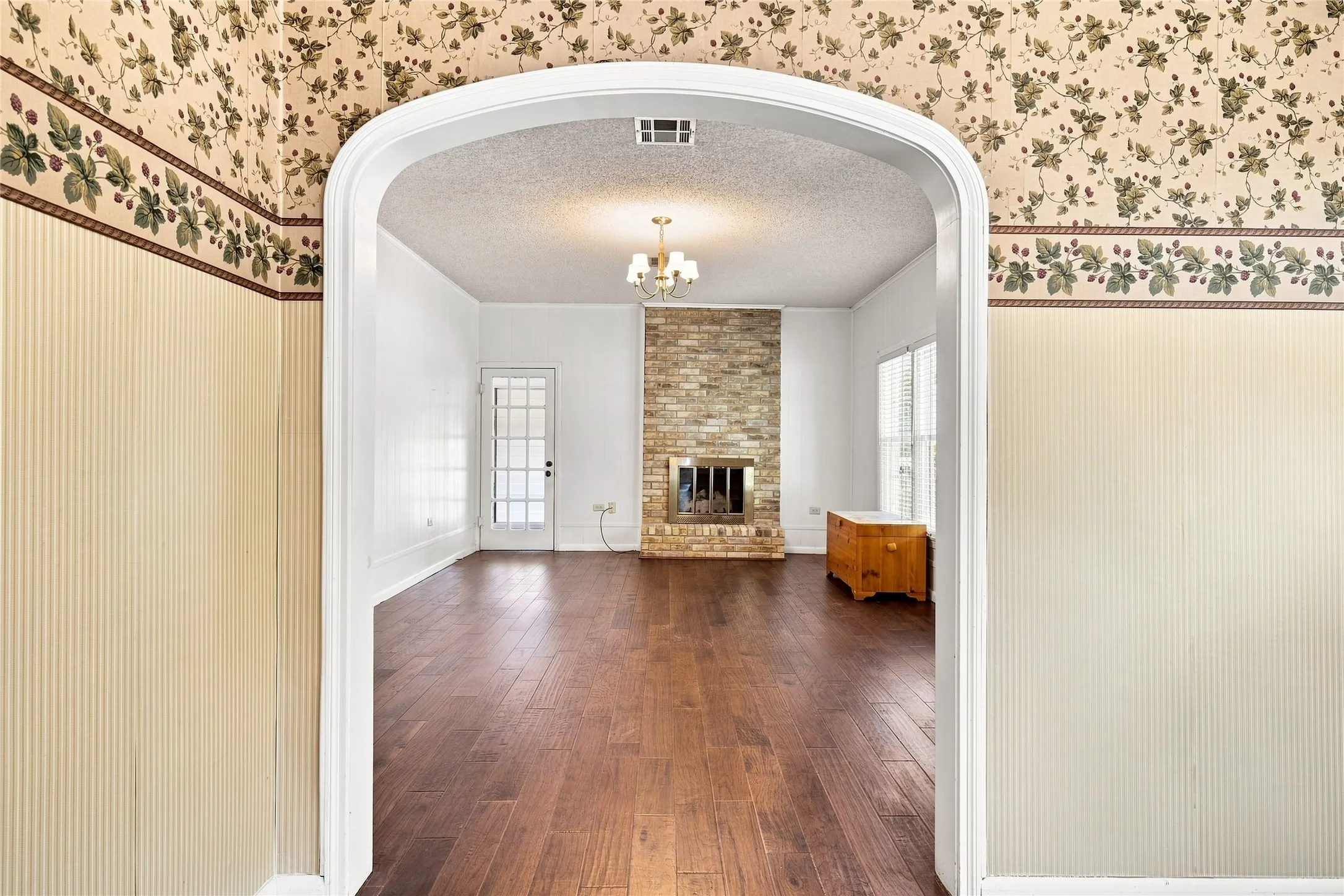 Single Family Residence For Sale in Mc Lennan County , 2616 Pine Avenue, Waco, Texas 76708, 2 Bedroom, 1 Bathroom, 1 Garage spaces, 1,236 Sqft, built in 1939, mls#21363947, Real Estate Agent in Waco, Homes For Sale in Mc Lennan county, Homes For Sale in Waco, Realtor in Waco Texas, Real Estate Brokerage Independent Realty Texas, Luminita Cordes Realtor