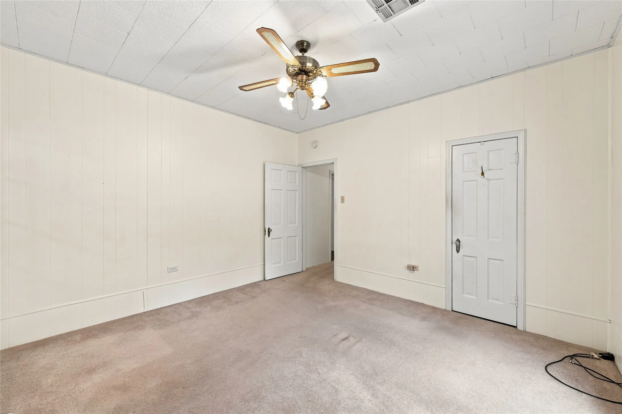 Single Family Residence For Sale in Mc Lennan County , 2616 Pine Avenue, Waco, Texas 76708, 2 Bedroom, 1 Bathroom, 1 Garage spaces, 1,236 Sqft, built in 1939, mls#21363947, Real Estate Agent in Waco, Homes For Sale in Mc Lennan county, Homes For Sale in Waco, Realtor in Waco Texas, Real Estate Brokerage Independent Realty Texas, Luminita Cordes Realtor