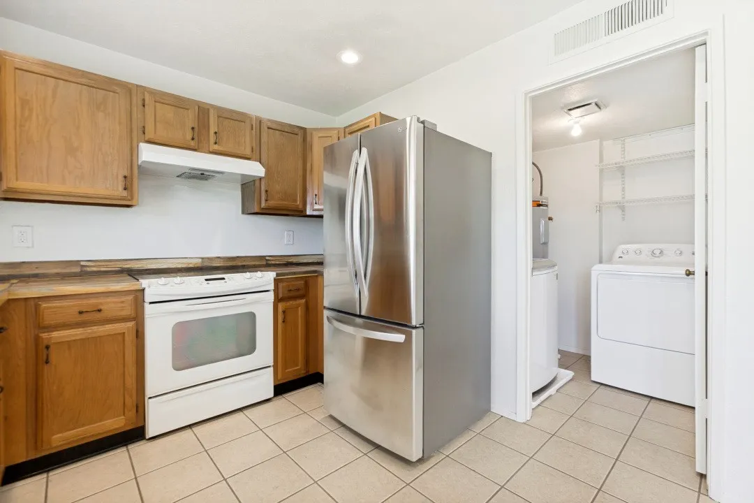 Single Family Residence For Sale in Dallas County , 2906 Western Drive, Garland, Texas 75042, 3 Bedroom, 1 Bathroom, 2 Garage spaces, 1,386 Sqft, built in 1990, mls#21368435, Real Estate Agent in Garland, Homes For Sale in Dallas county, Homes For Sale in Garland, Realtor in Garland Texas, Real Estate Brokerage Independent Realty Texas, Luminita Cordes Realtor