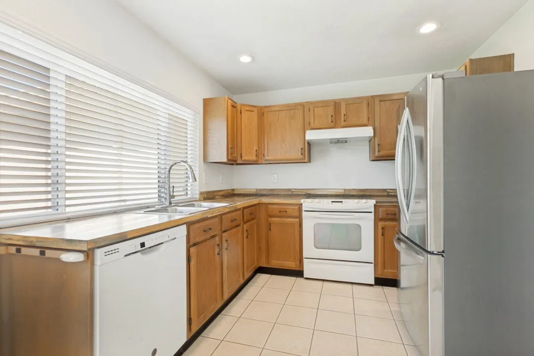 Single Family Residence For Sale in Dallas County , 2906 Western Drive, Garland, Texas 75042, 3 Bedroom, 1 Bathroom, 2 Garage spaces, 1,386 Sqft, built in 1990, mls#21368435, Real Estate Agent in Garland, Homes For Sale in Dallas county, Homes For Sale in Garland, Realtor in Garland Texas, Real Estate Brokerage Independent Realty Texas, Luminita Cordes Realtor
