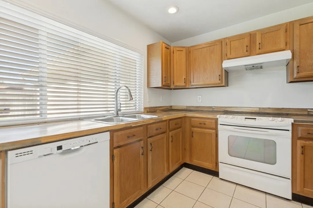 Single Family Residence For Sale in Dallas County , 2906 Western Drive, Garland, Texas 75042, 3 Bedroom, 1 Bathroom, 2 Garage spaces, 1,386 Sqft, built in 1990, mls#21368435, Real Estate Agent in Garland, Homes For Sale in Dallas county, Homes For Sale in Garland, Realtor in Garland Texas, Real Estate Brokerage Independent Realty Texas, Luminita Cordes Realtor