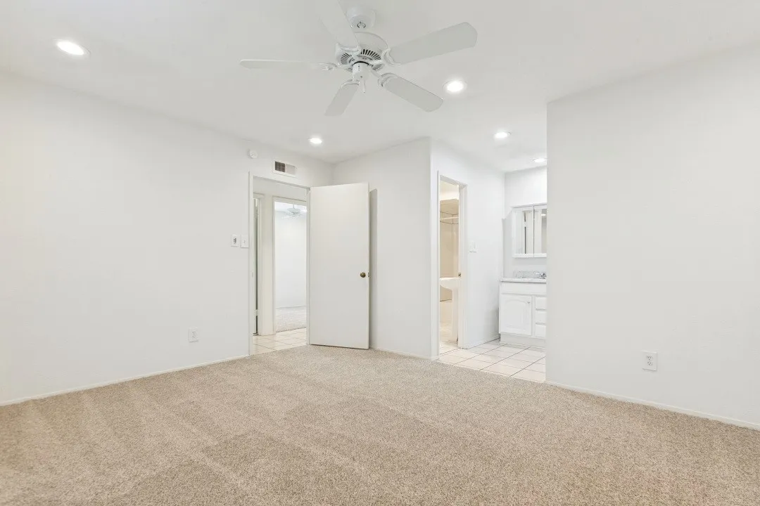 Single Family Residence For Sale in Dallas County , 2906 Western Drive, Garland, Texas 75042, 3 Bedroom, 1 Bathroom, 2 Garage spaces, 1,386 Sqft, built in 1990, mls#21368435, Real Estate Agent in Garland, Homes For Sale in Dallas county, Homes For Sale in Garland, Realtor in Garland Texas, Real Estate Brokerage Independent Realty Texas, Luminita Cordes Realtor