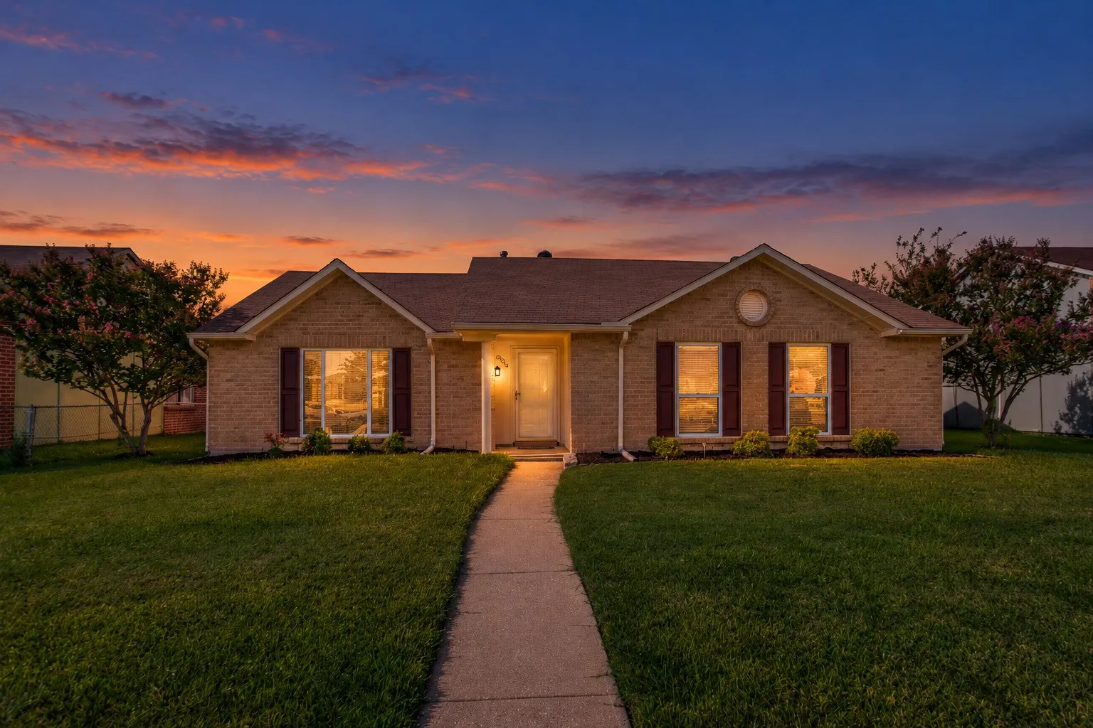 Single Family Residence For Sale in Dallas County , 2906 Western Drive, Garland, Texas 75042, 3 Bedroom, 1 Bathroom, 2 Garage spaces, 1,386 Sqft, built in 1990, mls#21368435, Real Estate Agent in Garland, Homes For Sale in Dallas county, Homes For Sale in Garland, Realtor in Garland Texas, Real Estate Brokerage Independent Realty Texas, Luminita Cordes Realtor