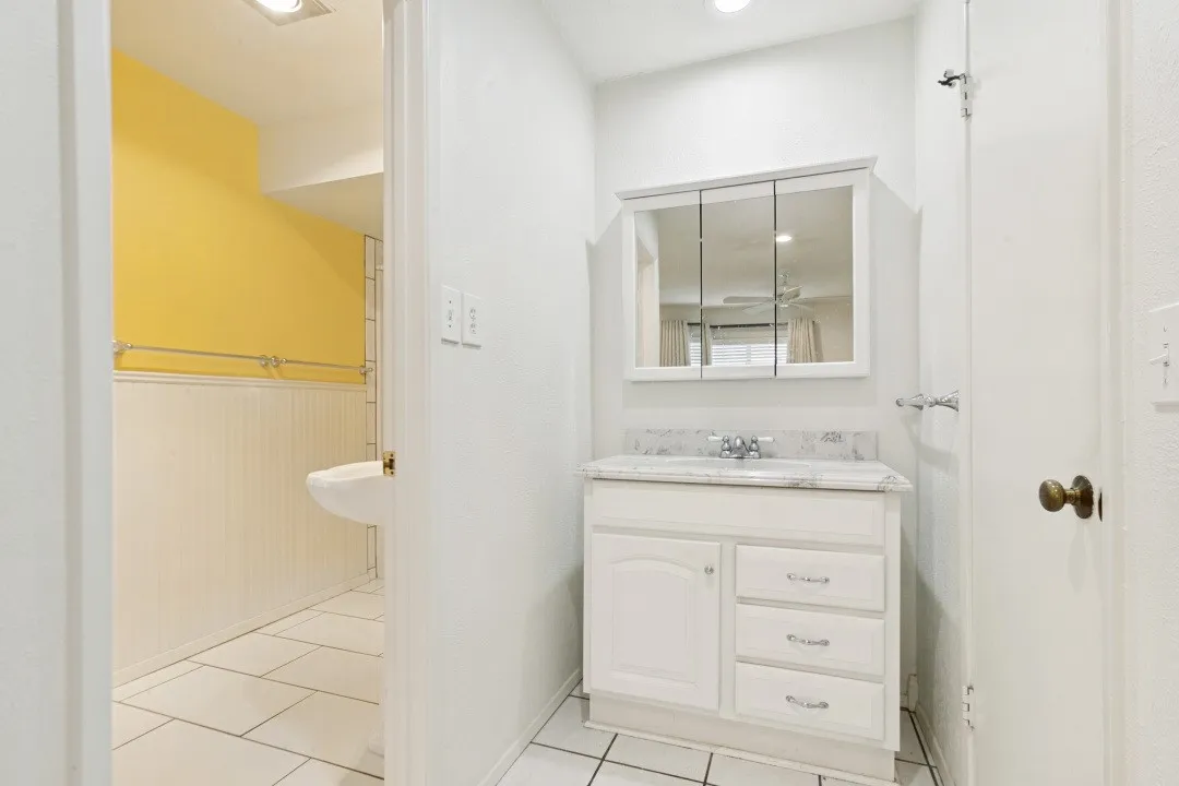 Single Family Residence For Sale in Dallas County , 2906 Western Drive, Garland, Texas 75042, 3 Bedroom, 1 Bathroom, 2 Garage spaces, 1,386 Sqft, built in 1990, mls#21368435, Real Estate Agent in Garland, Homes For Sale in Dallas county, Homes For Sale in Garland, Realtor in Garland Texas, Real Estate Brokerage Independent Realty Texas, Luminita Cordes Realtor
