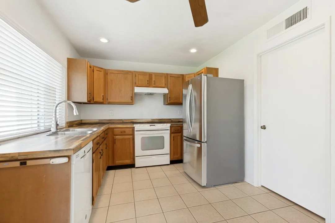 Single Family Residence For Sale in Dallas County , 2906 Western Drive, Garland, Texas 75042, 3 Bedroom, 1 Bathroom, 2 Garage spaces, 1,386 Sqft, built in 1990, mls#21368435, Real Estate Agent in Garland, Homes For Sale in Dallas county, Homes For Sale in Garland, Realtor in Garland Texas, Real Estate Brokerage Independent Realty Texas, Luminita Cordes Realtor