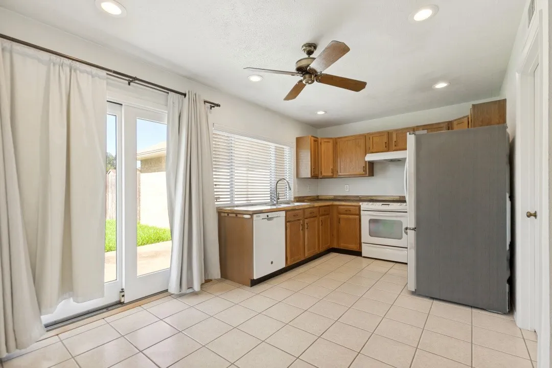 Single Family Residence For Sale in Dallas County , 2906 Western Drive, Garland, Texas 75042, 3 Bedroom, 1 Bathroom, 2 Garage spaces, 1,386 Sqft, built in 1990, mls#21368435, Real Estate Agent in Garland, Homes For Sale in Dallas county, Homes For Sale in Garland, Realtor in Garland Texas, Real Estate Brokerage Independent Realty Texas, Luminita Cordes Realtor
