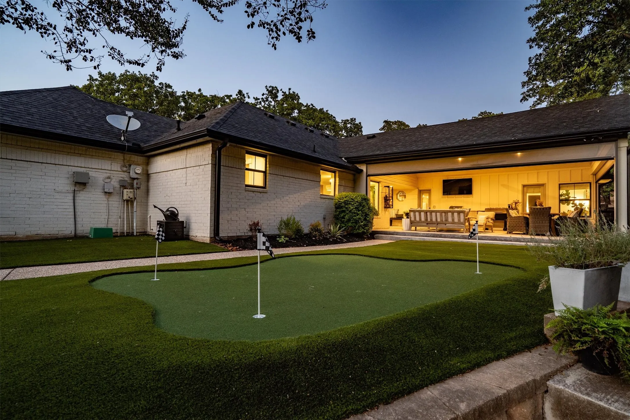Single Family Residence For Sale in Denton County , 6509 Hillcrest Road, Flower Mound, Texas 75022, 3 Bedroom, 4 Bathroom, 2 Garage spaces, 2,635 Sqft, built in 1984, mls#21367606, Real Estate Agent in Flower Mound, Homes For Sale in Denton county, Homes For Sale in Flower Mound, Realtor in Flower Mound Texas, Real Estate Brokerage Independent Realty Texas, Luminita Cordes Realtor