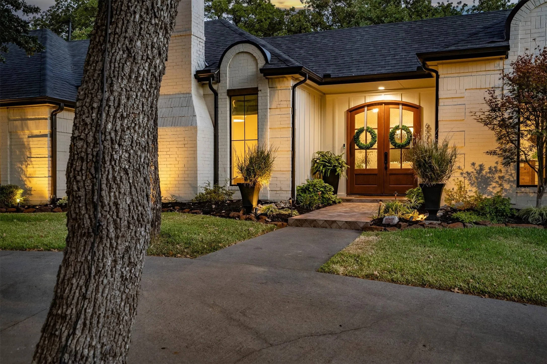 Single Family Residence For Sale in Denton County , 6509 Hillcrest Road, Flower Mound, Texas 75022, 3 Bedroom, 4 Bathroom, 2 Garage spaces, 2,635 Sqft, built in 1984, mls#21367606, Real Estate Agent in Flower Mound, Homes For Sale in Denton county, Homes For Sale in Flower Mound, Realtor in Flower Mound Texas, Real Estate Brokerage Independent Realty Texas, Luminita Cordes Realtor