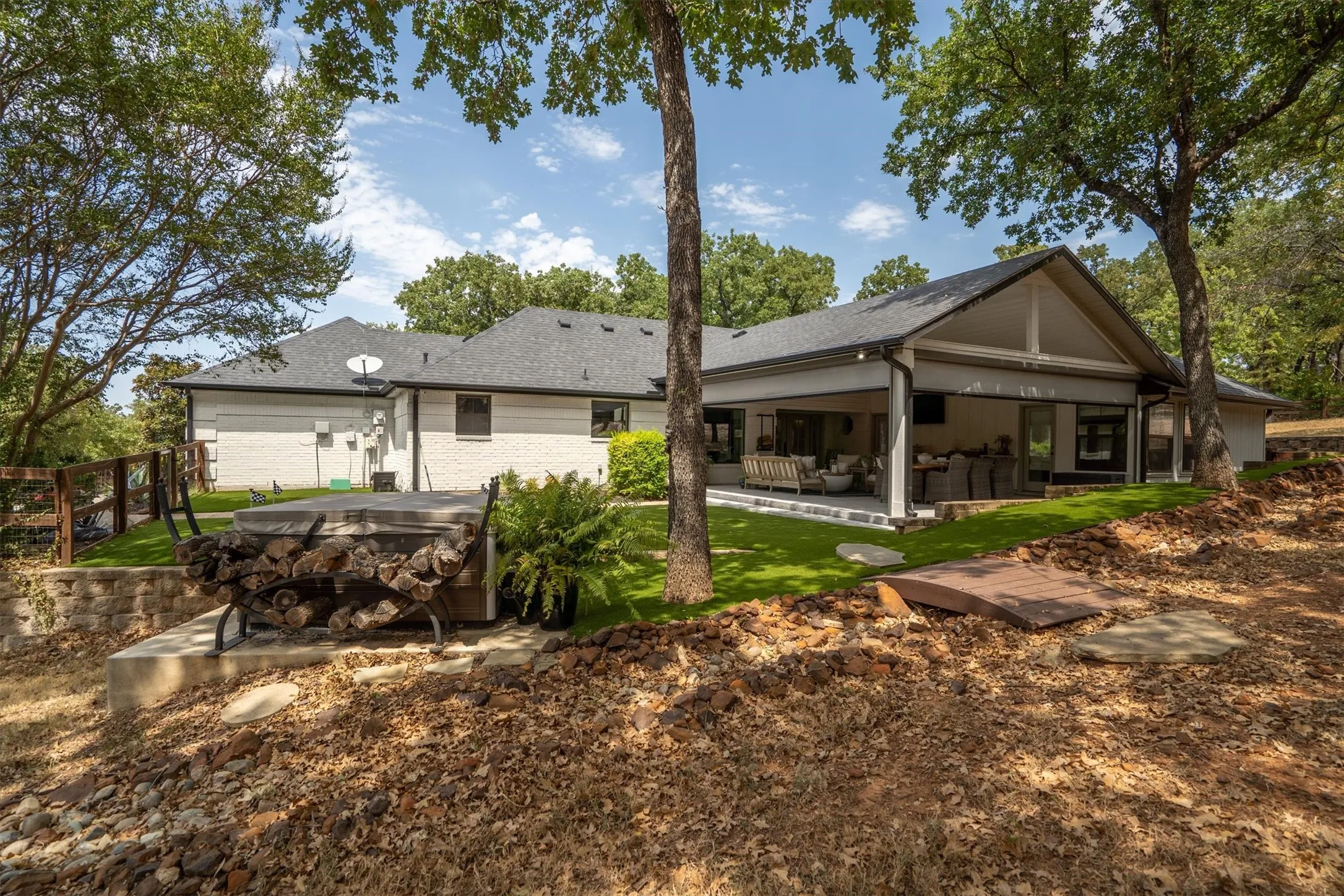 Single Family Residence For Sale in Denton County , 6509 Hillcrest Road, Flower Mound, Texas 75022, 3 Bedroom, 4 Bathroom, 2 Garage spaces, 2,635 Sqft, built in 1984, mls#21367606, Real Estate Agent in Flower Mound, Homes For Sale in Denton county, Homes For Sale in Flower Mound, Realtor in Flower Mound Texas, Real Estate Brokerage Independent Realty Texas, Luminita Cordes Realtor
