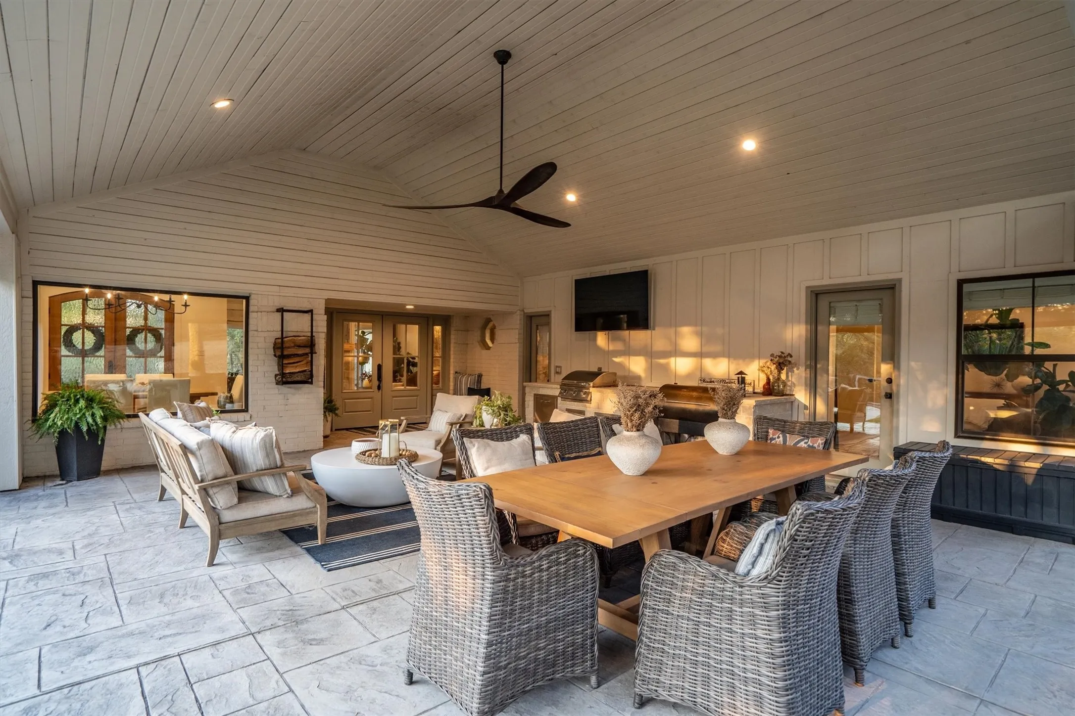 Single Family Residence For Sale in Denton County , 6509 Hillcrest Road, Flower Mound, Texas 75022, 3 Bedroom, 4 Bathroom, 2 Garage spaces, 2,635 Sqft, built in 1984, mls#21367606, Real Estate Agent in Flower Mound, Homes For Sale in Denton county, Homes For Sale in Flower Mound, Realtor in Flower Mound Texas, Real Estate Brokerage Independent Realty Texas, Luminita Cordes Realtor